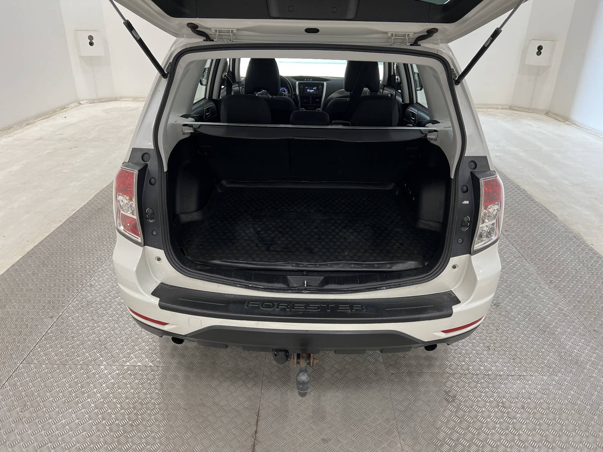 Subaru Forester 2.0 X 150hk 4WD Backkamera Drag Nyservad