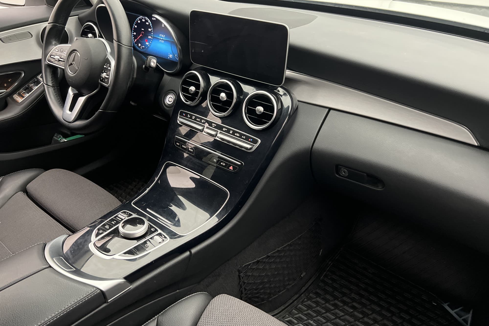 Mercedes-Benz C 200 d 150hk Navi B-Kamera Värmare Drag