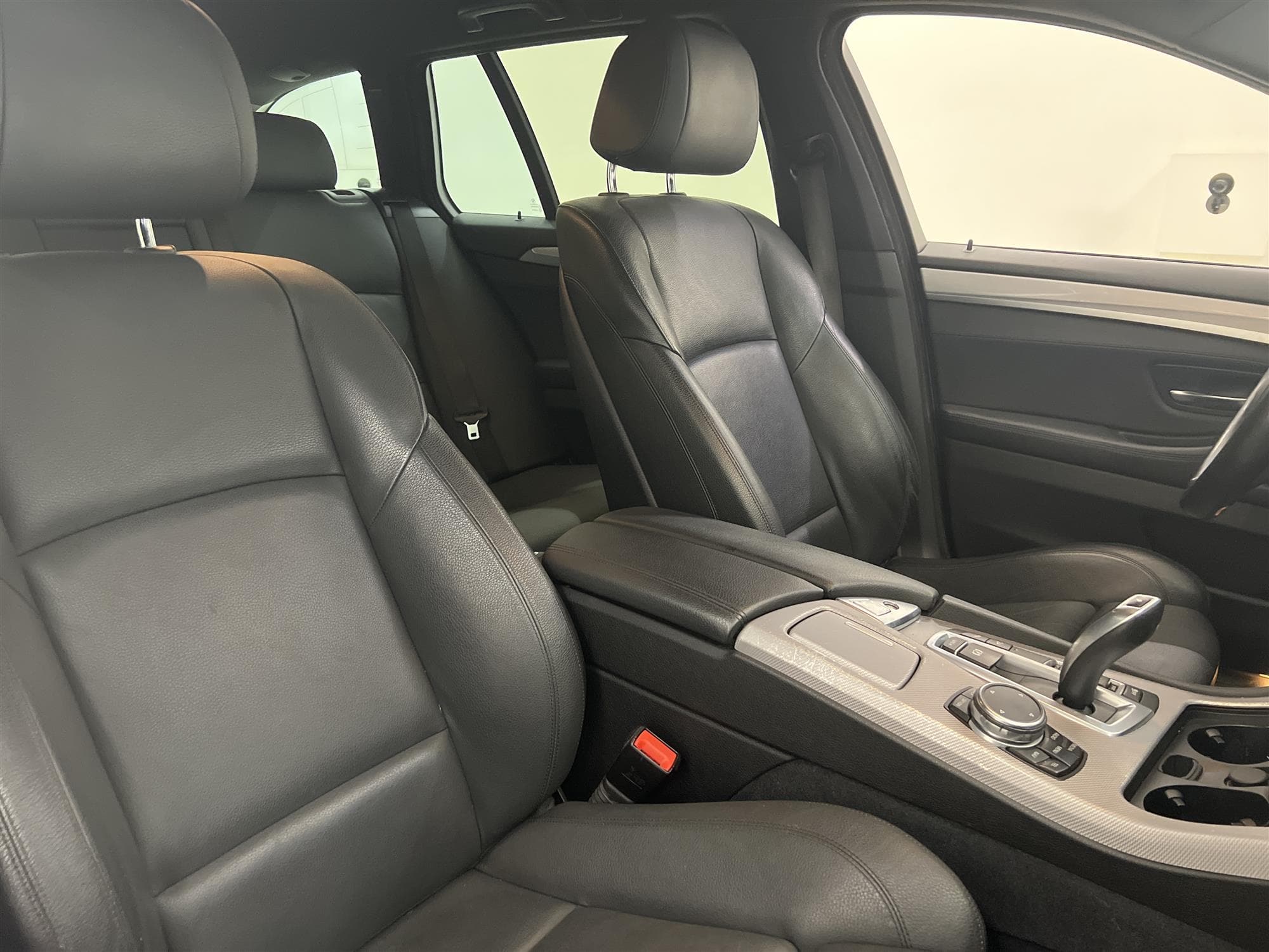BMW 520d 190hk xDrive M Sport D-värm HiFi Skinn Navi