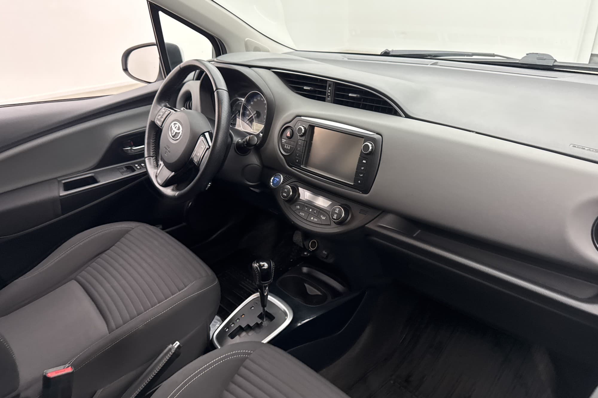 Toyota Yaris Hybrid e-CVT 101hk Active Backkamera