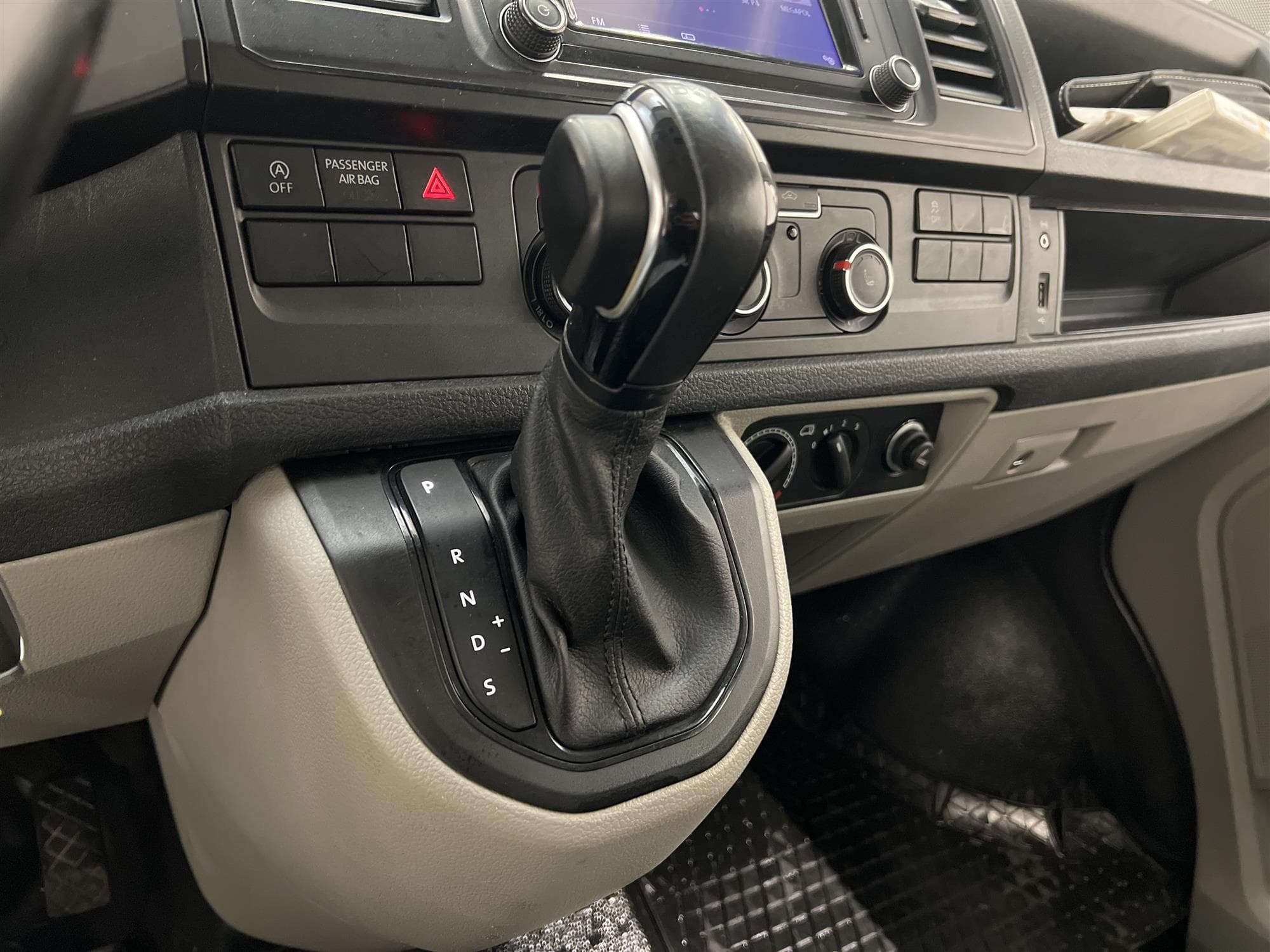 Volkswagen Transporter Automat 204hk 4Motion Flakbil Moms 