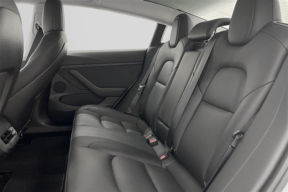Tesla Model 3 Standard Range Plus 258hk Svensksåld Autopilotinteriör