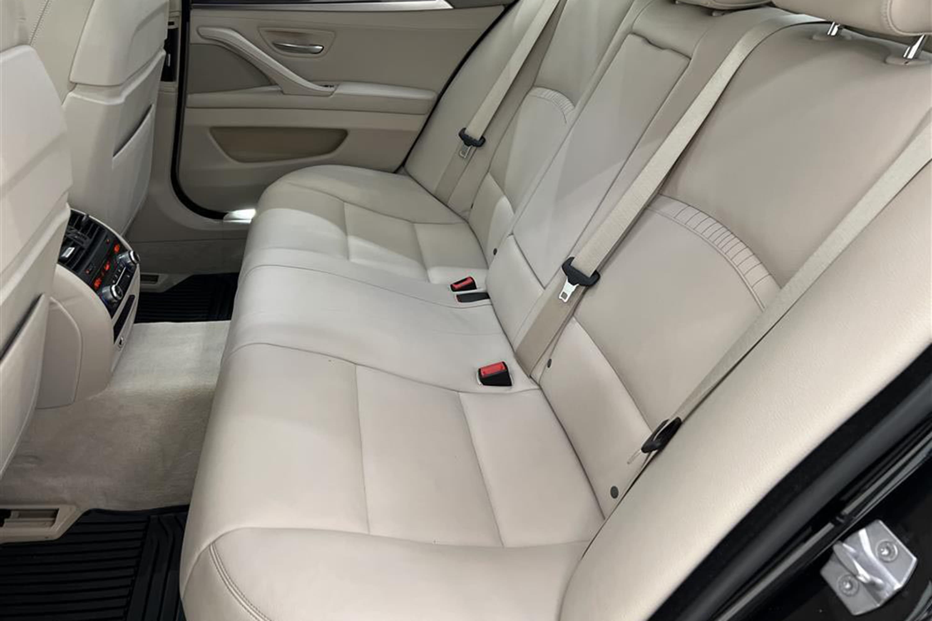 BMW 535 ActiveHybrid 5 306hk Individual H/K Taklucka NaviProinteriör
