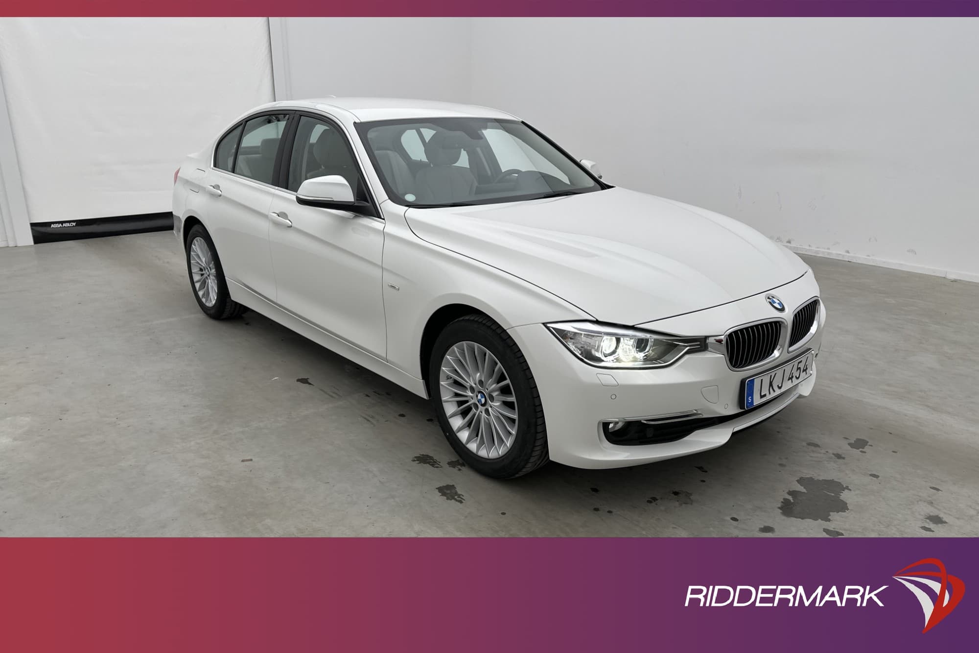 BMW 320 d xDrive 184hk Luxury Line Sensorer Navi LÅGMILAD