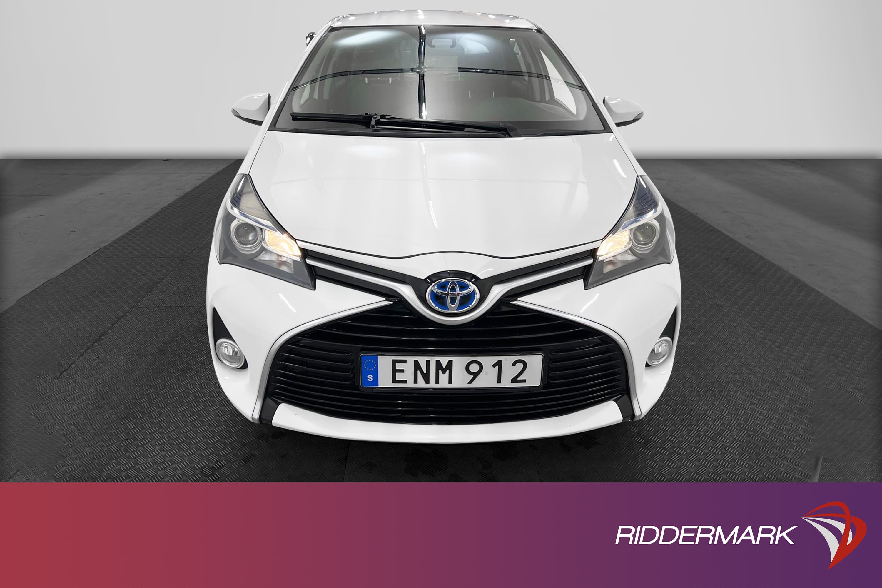 Toyota Yaris Hybrid e-CVT 101hk 2 Brukare B-Kam 360kr Skatt