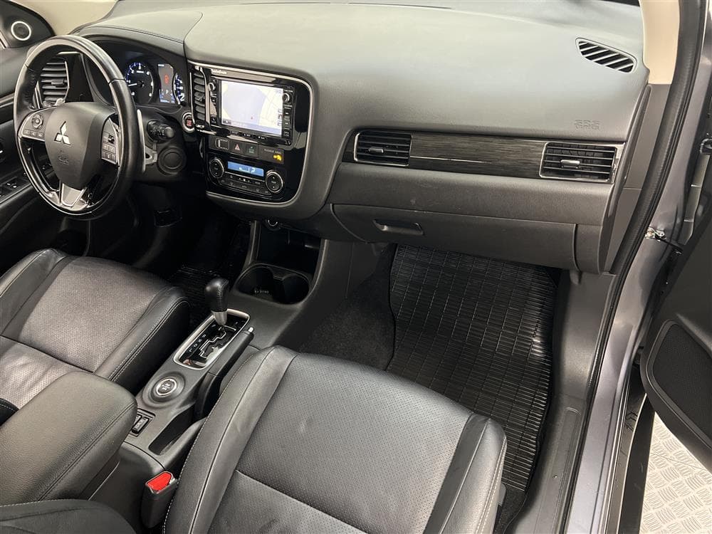 Mitsubishi Outlander 4WD Business Kamera 7-Sits HELG KAMPANJinteriör