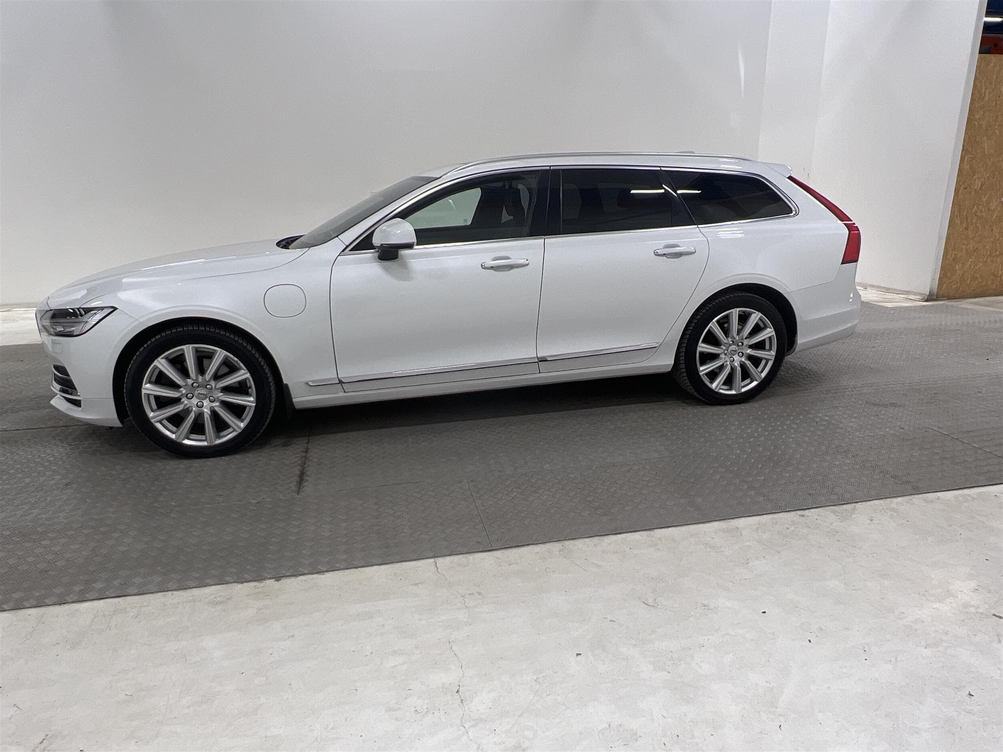 Volvo V90 T8 AWD TwEn 407hk