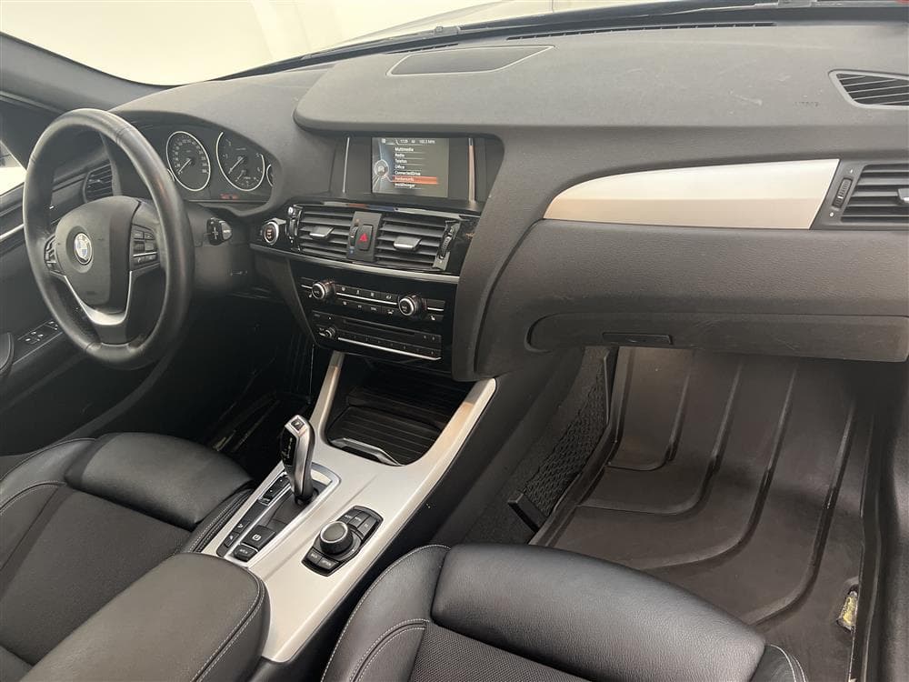 BMW X3 xDrive20d 190hk D-Värm Drag Halvskinn 0,52l/milinteriör