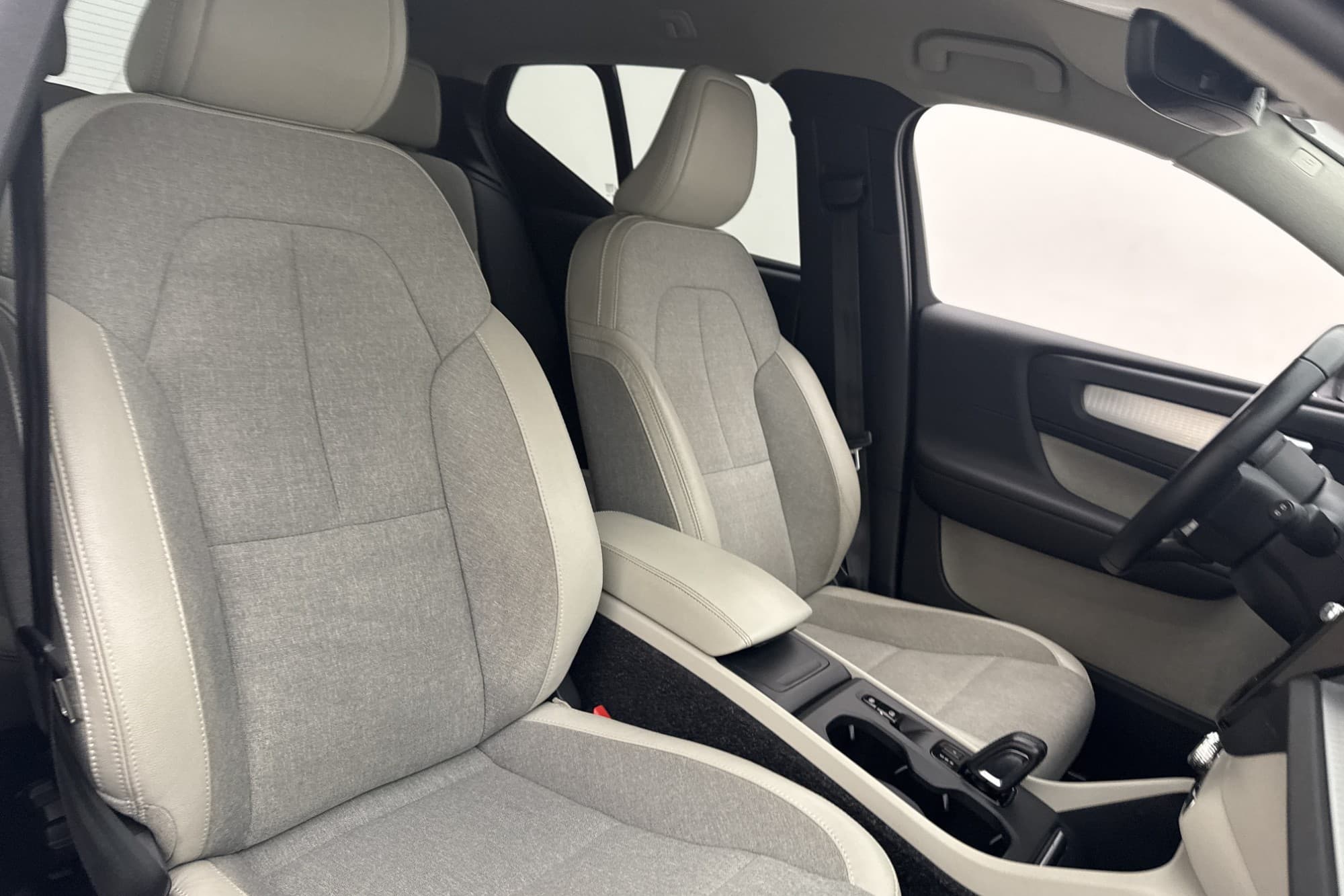 Volvo XC40 D3 AWD Momentum VOC Värmare Sensorer Halvskinn