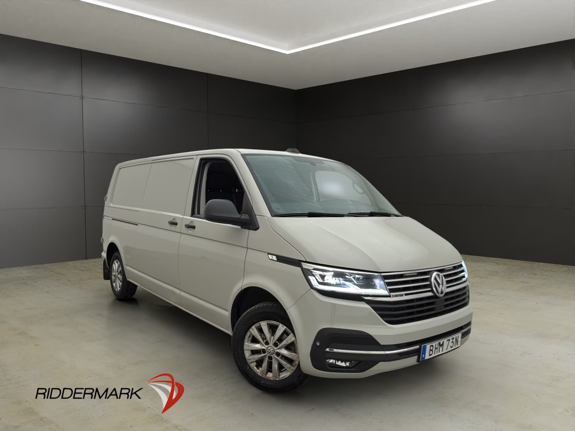 Volkswagen Transporter L2 4M Värm Drag B-Kamera CARPLAY Moms