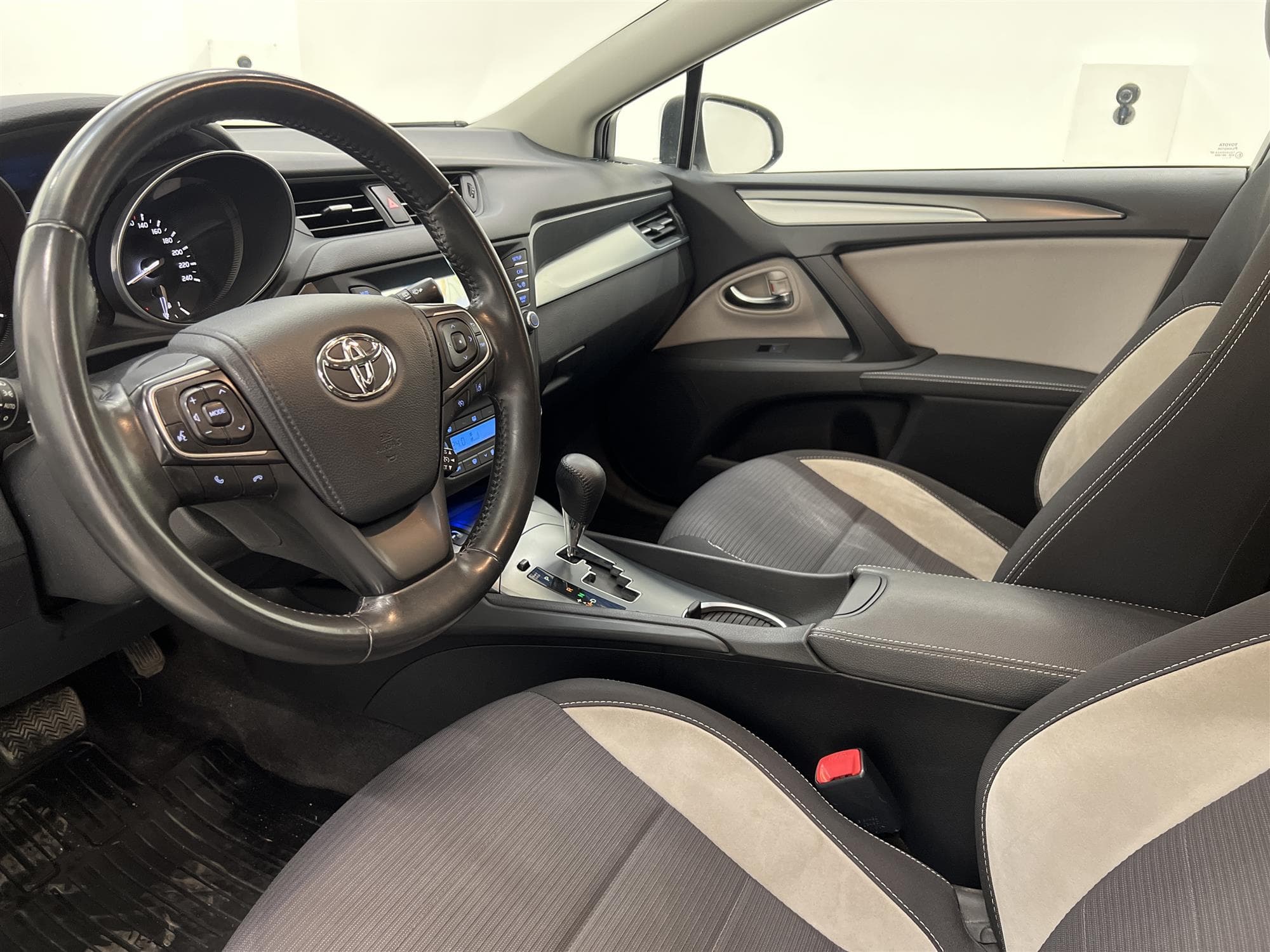 Toyota Avensis Kombi 1.8 147hk Navi B-Kam Drag Låg Skatt