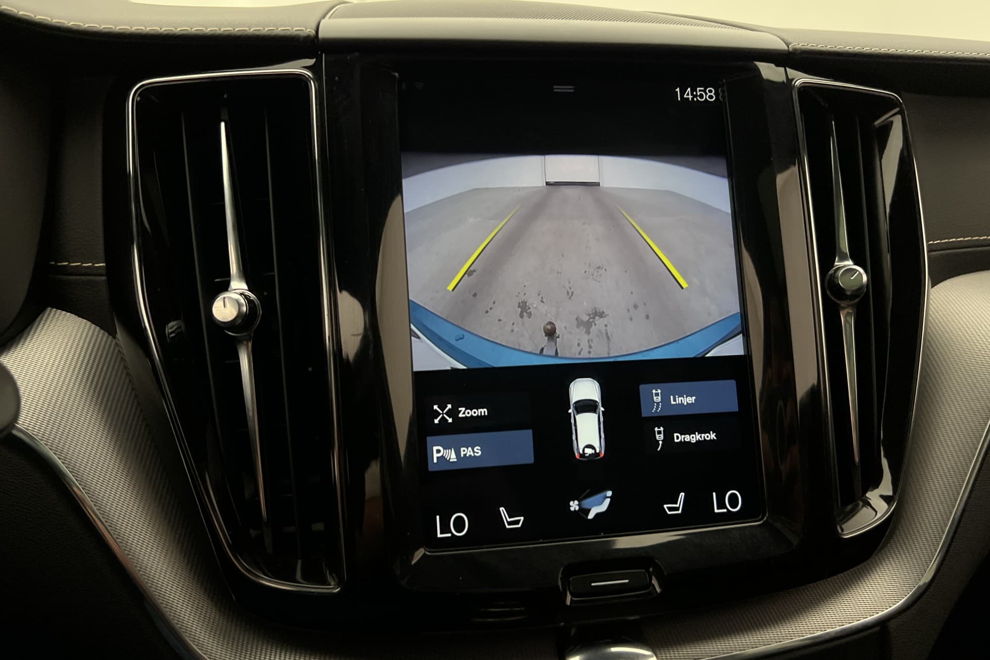 Volvo XC60 Recharge T8 AWD  R-Design VOC Värmare Pano Drag
