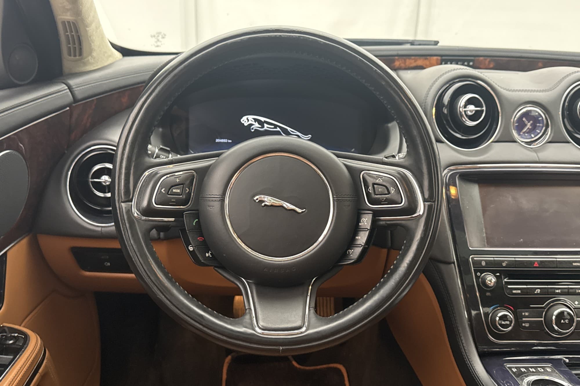 Jaguar XJ 5.0 V8 385hk Portfolio Cockpit Panorama Navi Skinn