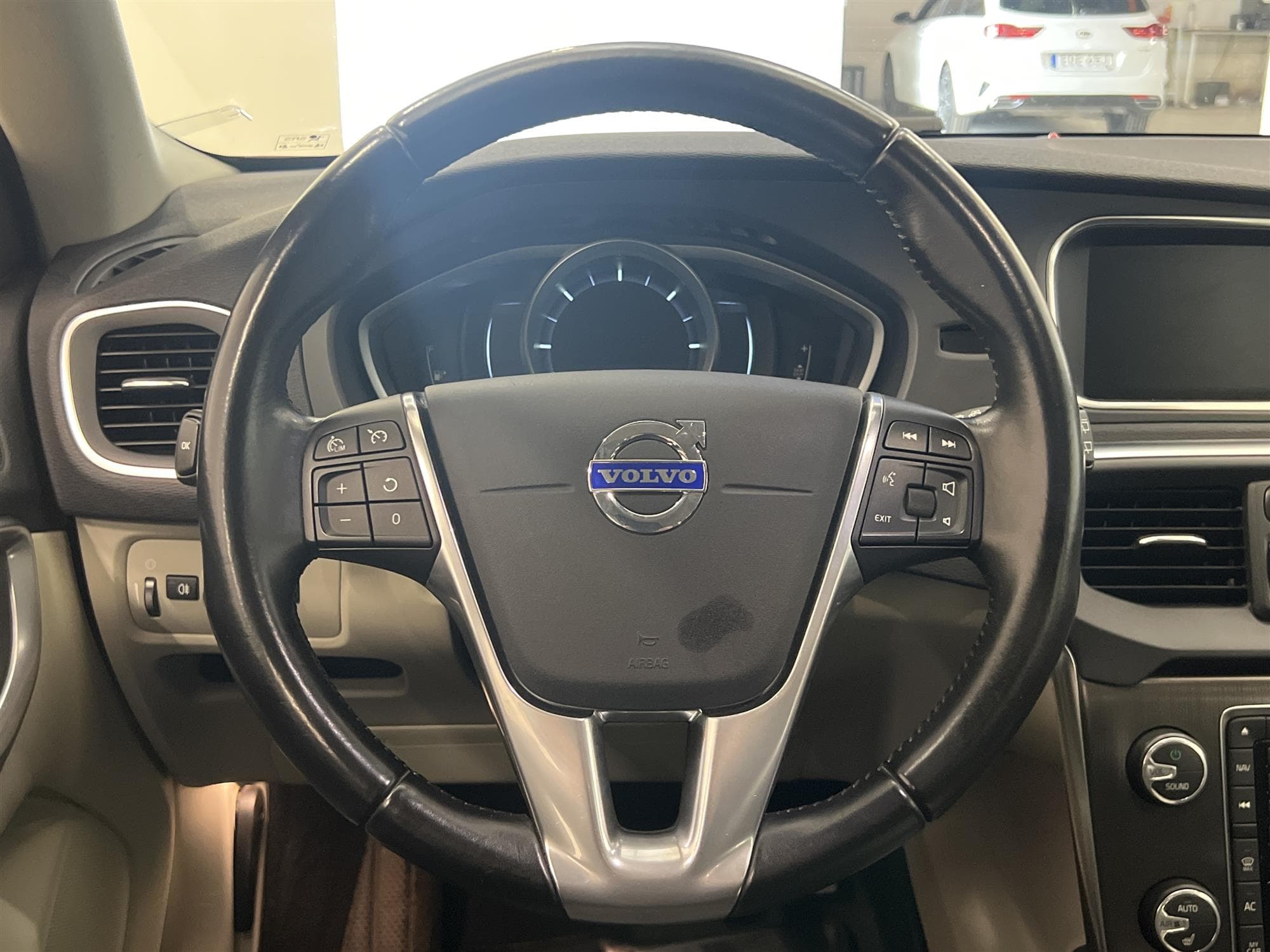 Volvo V40 Cross Country D4 190hk Momentum VOC D-Värm Drag