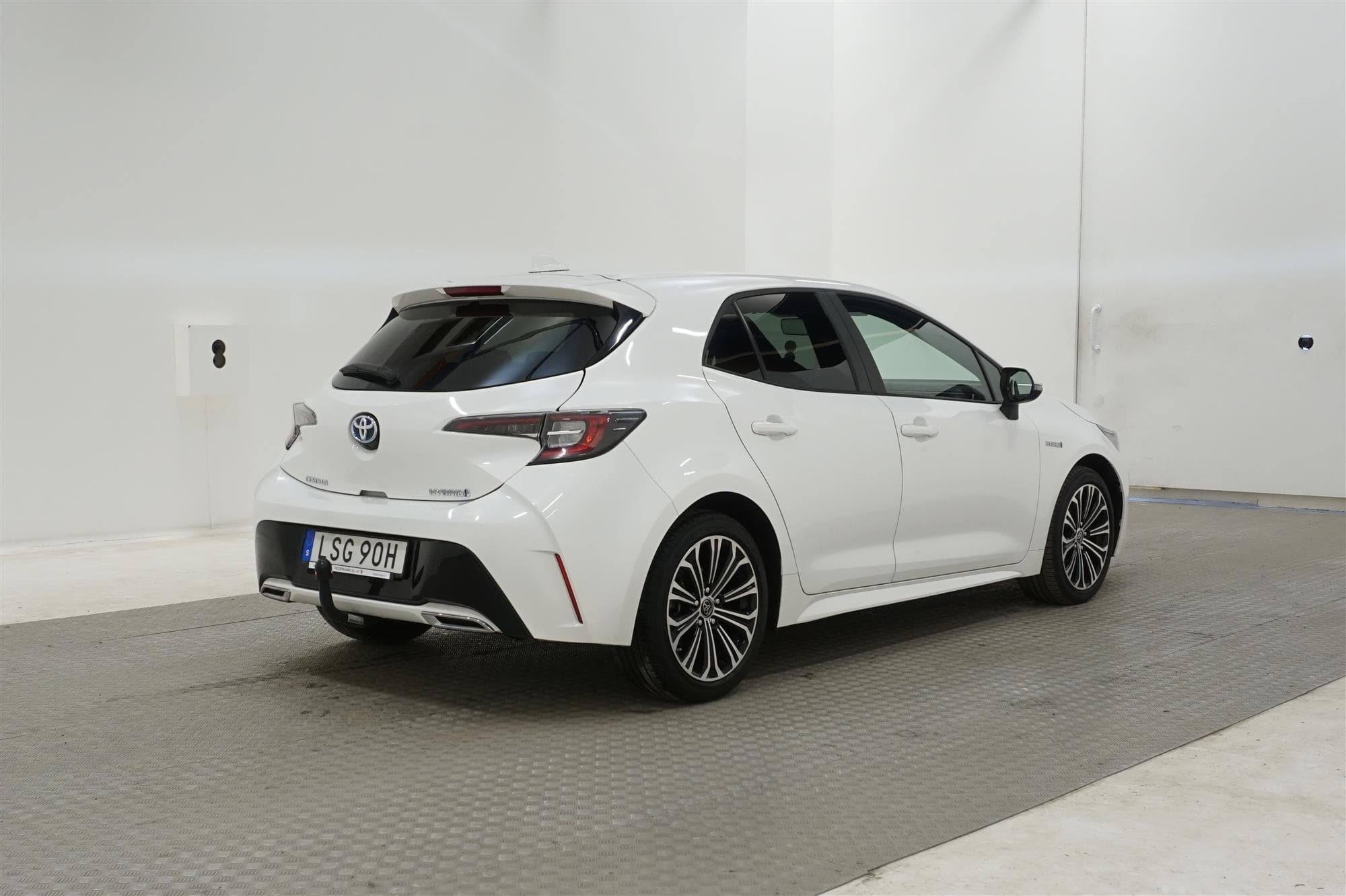 Toyota Corolla Hybrid e-CVT 184hk B-Kam Nybesiktad 0,39L/mil