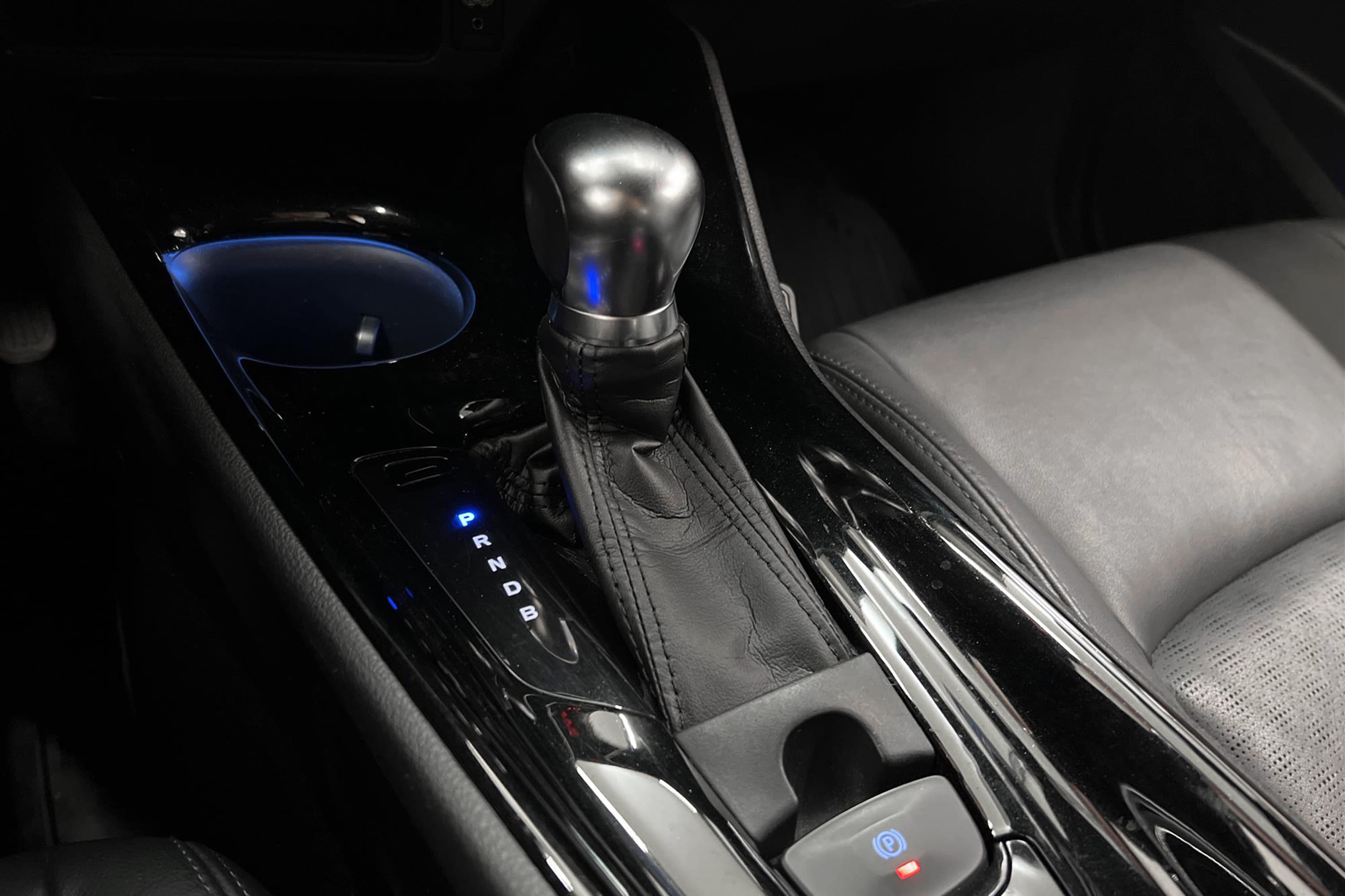 Toyota C-HR  Hybrid 122hk Executive JBL Navi Skinn Dragkrok