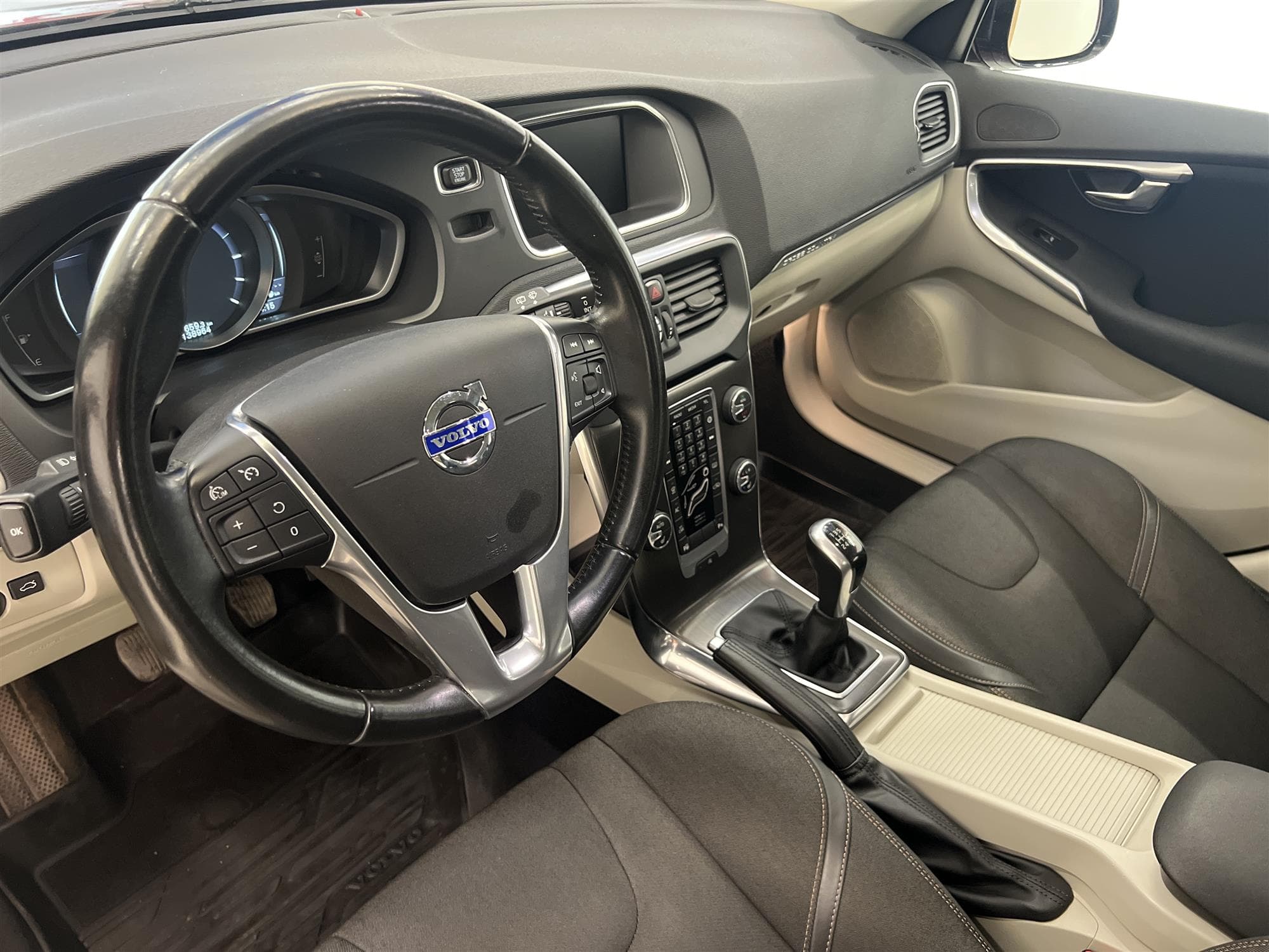 Volvo V40 Cross Country D4 190hk Momentum VOC D-Värm Drag