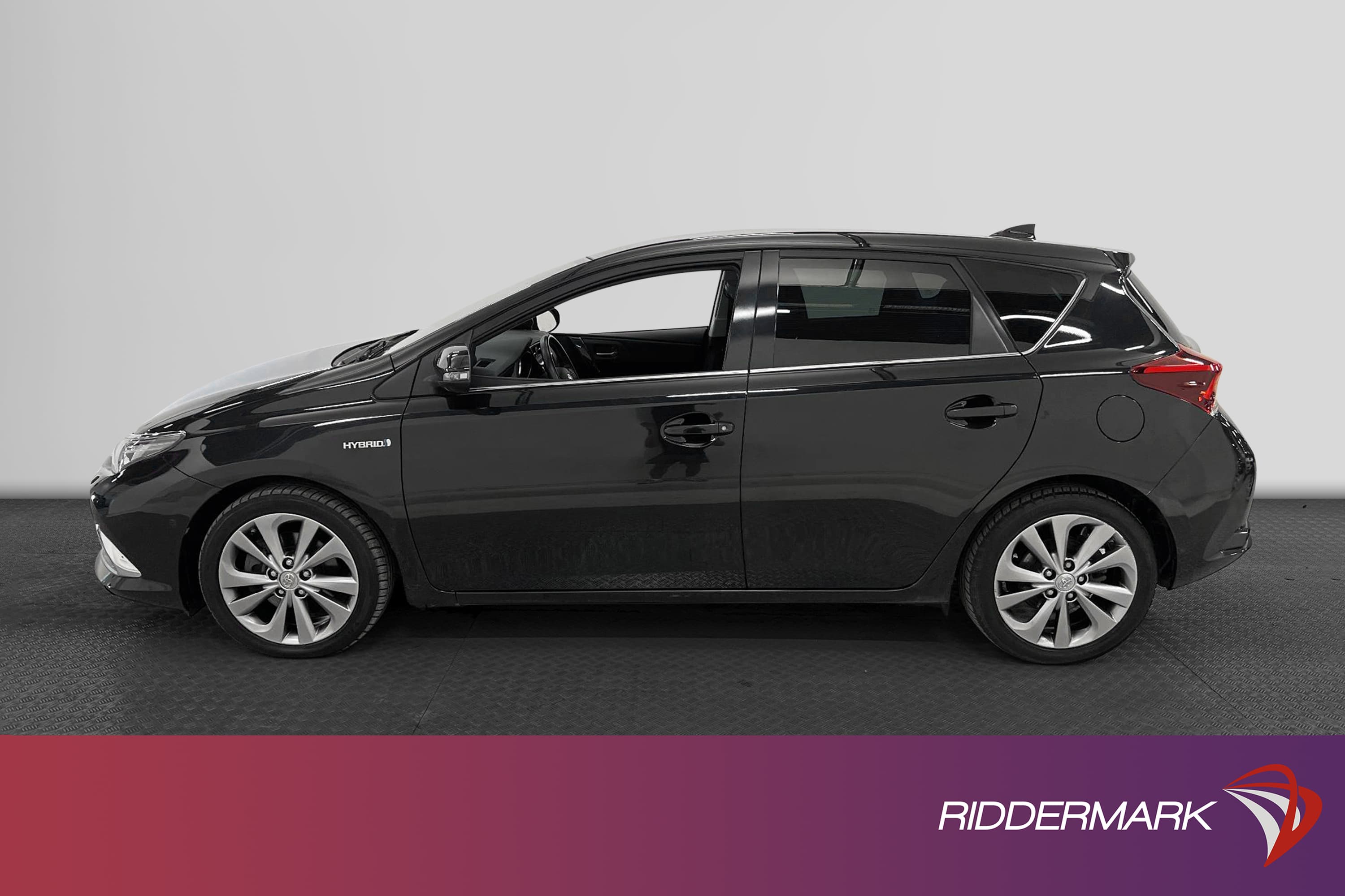 Toyota Auris Hybrid e-CVT 136hk