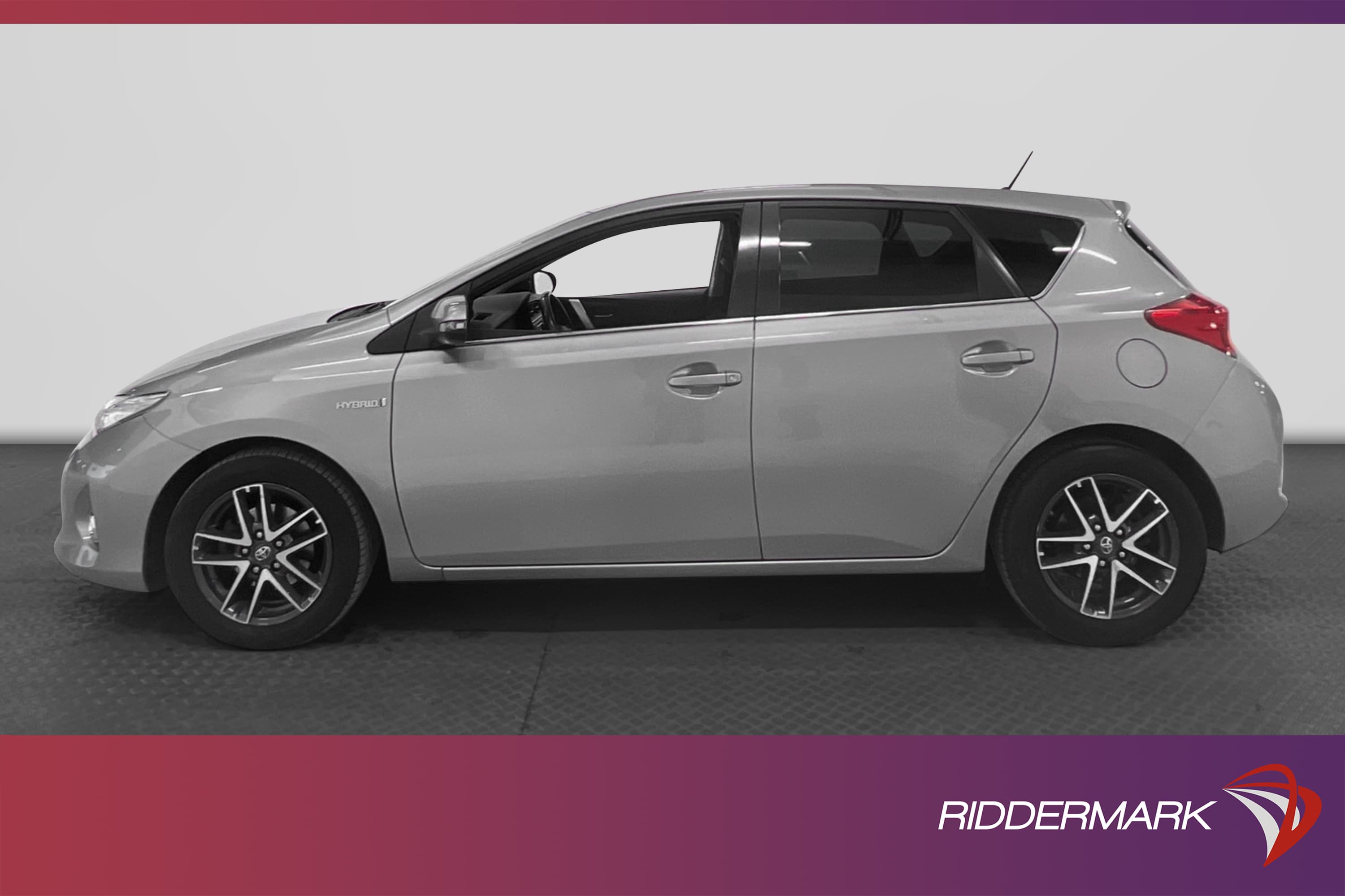 Toyota Auris Hybrid e-CVT 136hk,