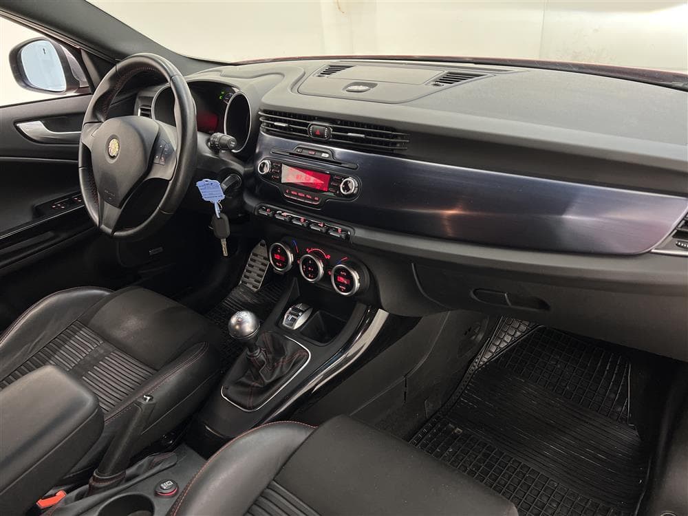 Alfa Romeo Giulietta 2.0 140hk Distinctive BOSE 0,45l/milinteriör