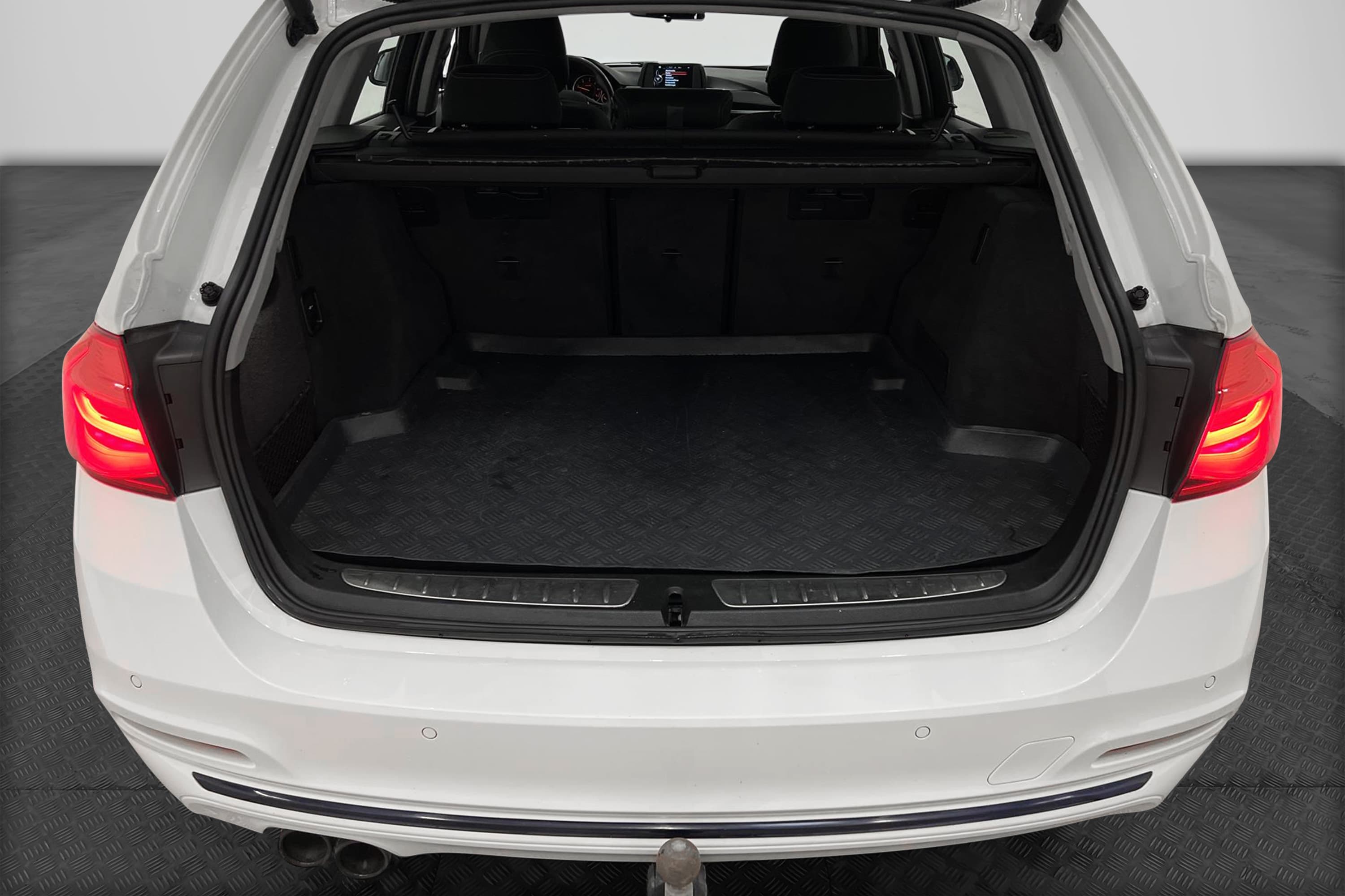 BMW 320d xDrive Touring 190hk Sport line 2 Brukare Dragkrok 