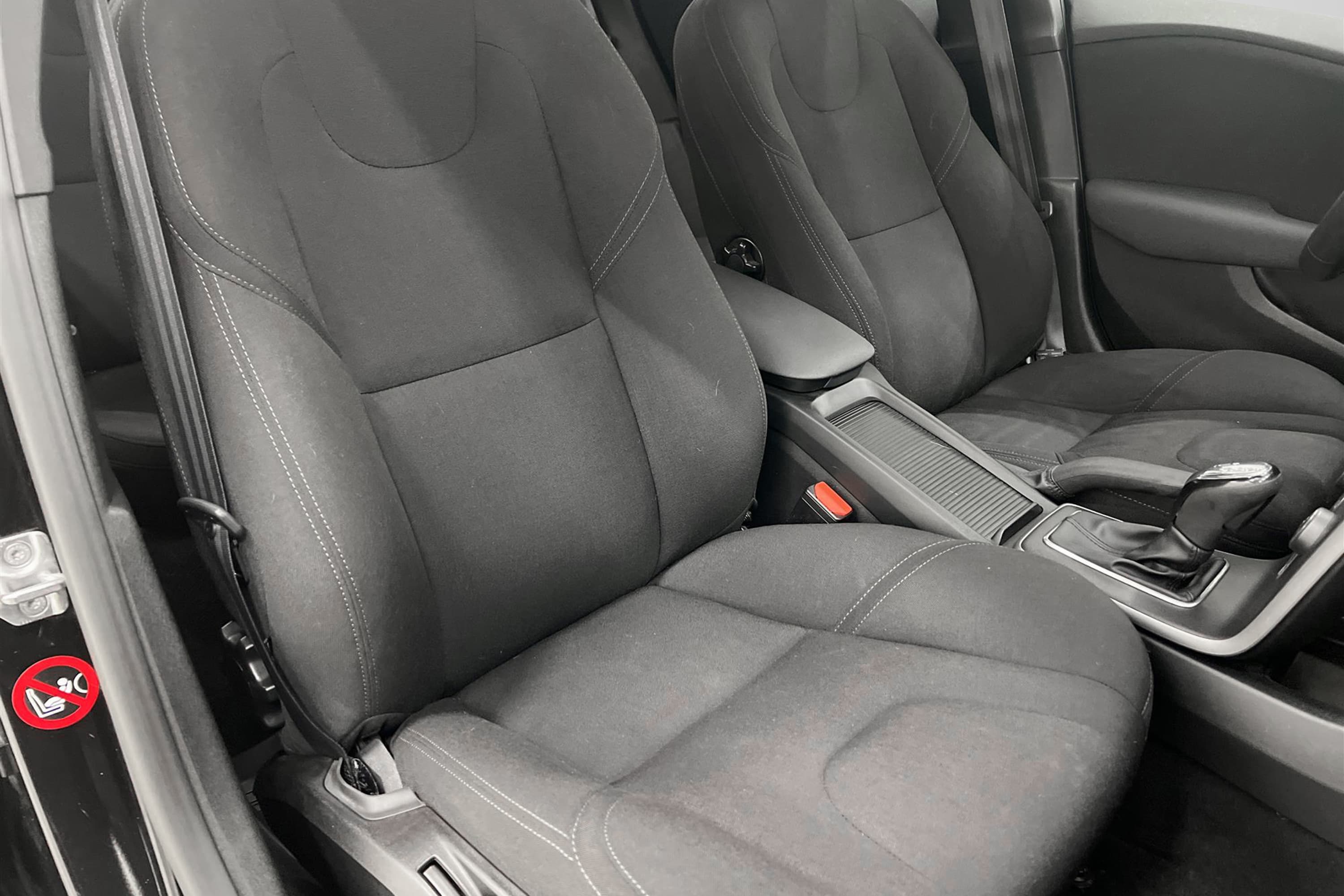 Volvo V40 D2 120hk Kinetic VOC Värmare Välserv PDC 0,38l/mil