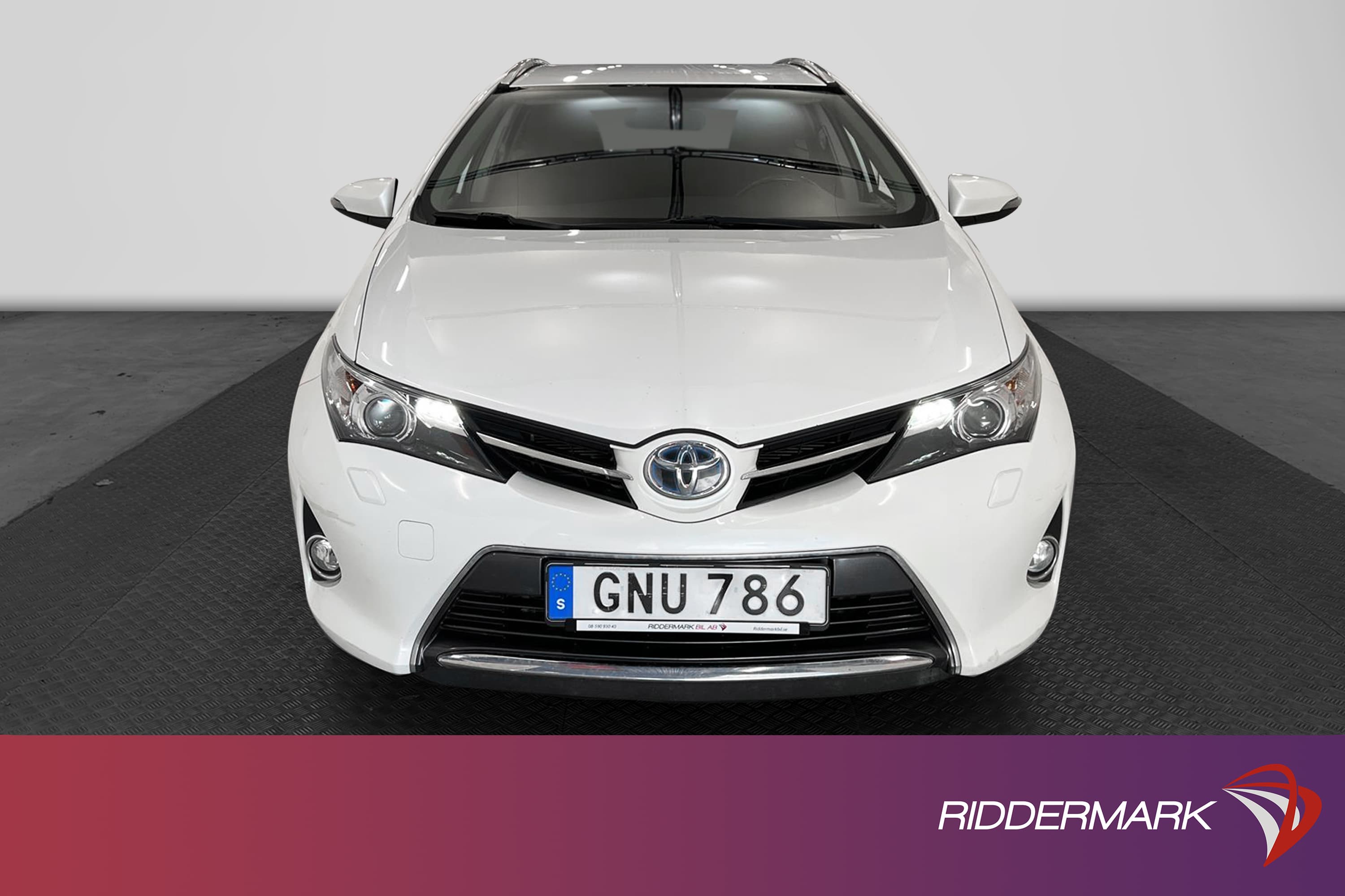 Toyota Auris Hybrid e-CVT 136hk B-Kam 360kr Skatt 0,39L/mil 