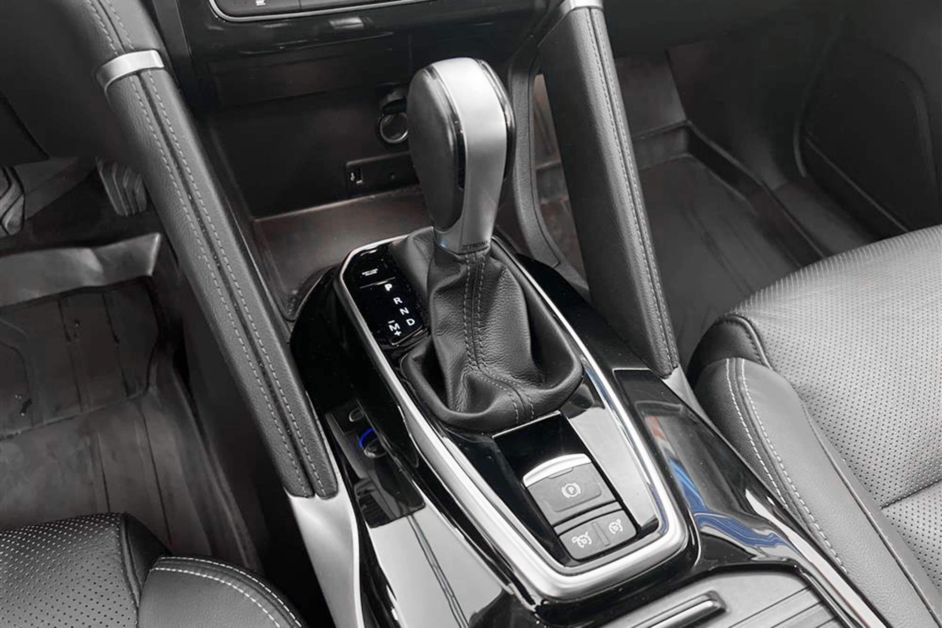 Renault Koleos 2.0 dCi 190hk 4x4 Pano Skinn B-Kamera Naviinteriör