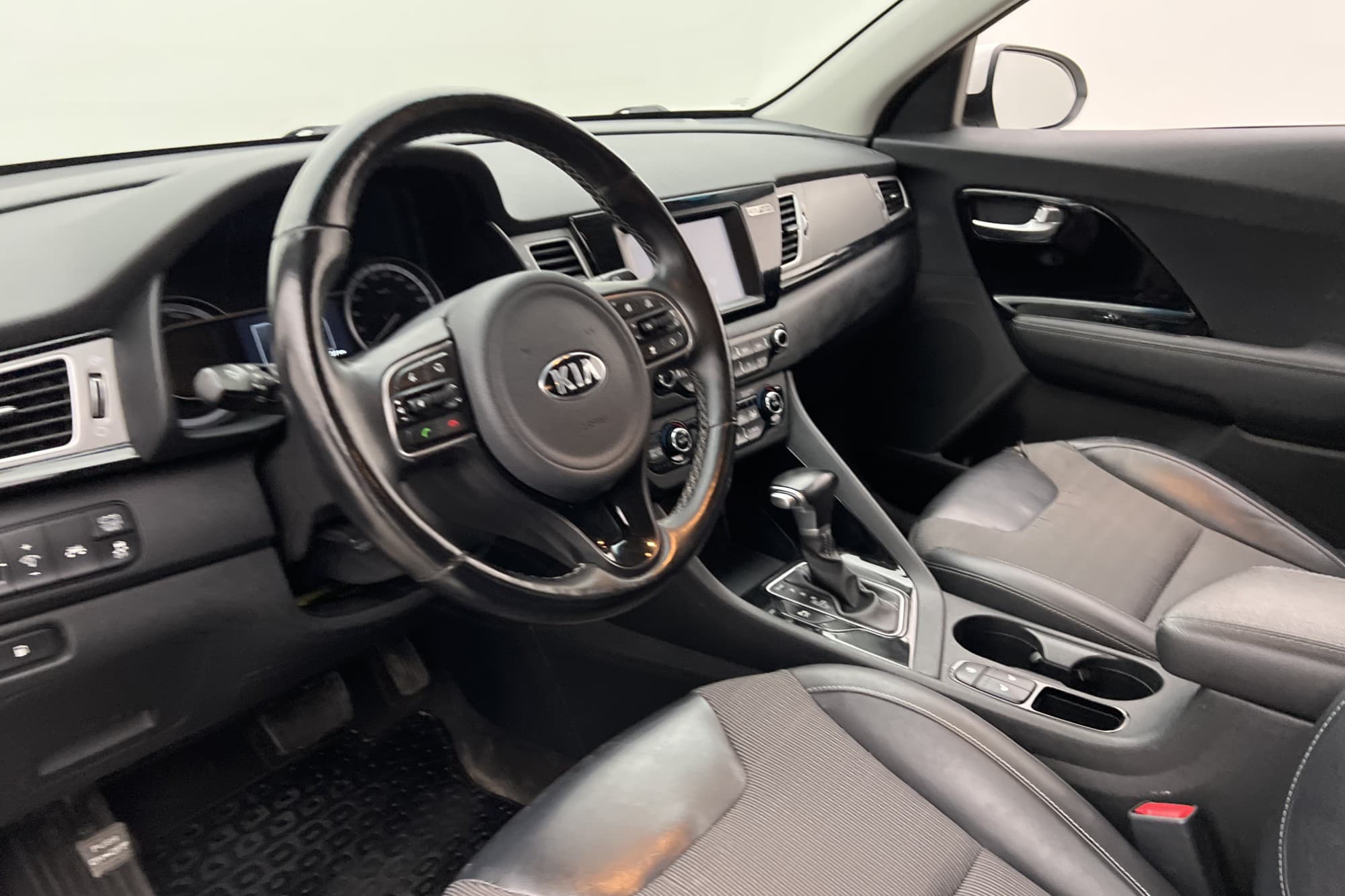 Kia Niro Hybrid DCT 141hk Advance Plus Kamera Navi Carplay