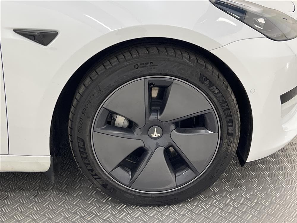 Tesla Model 3 Standard Range Plus 258hk Svensksåld Autopilotinteriör