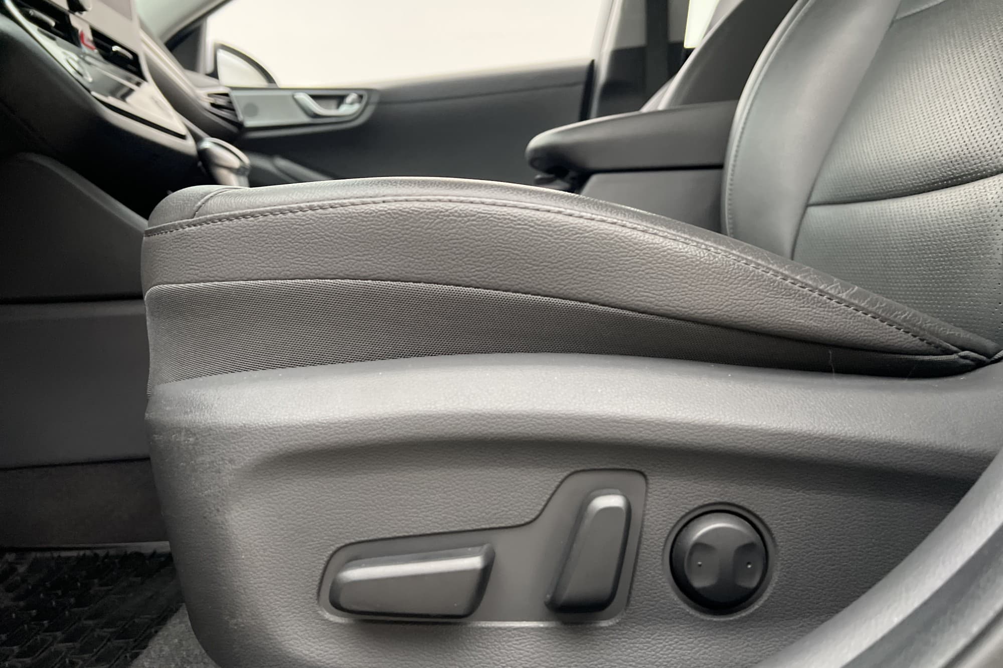Hyundai Ioniq Plug-in 164hk Premium Plus Skinn Kamera