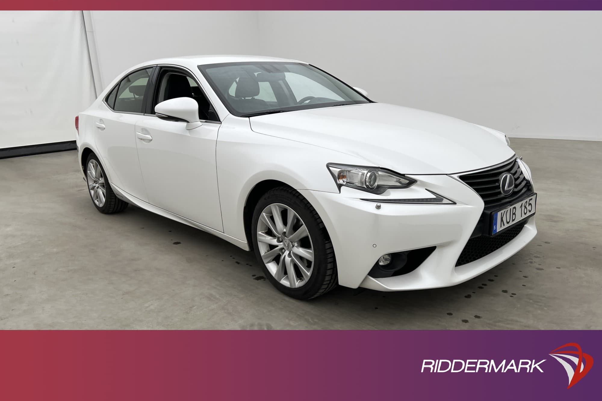 Lexus IS 300h 2.5 223hk