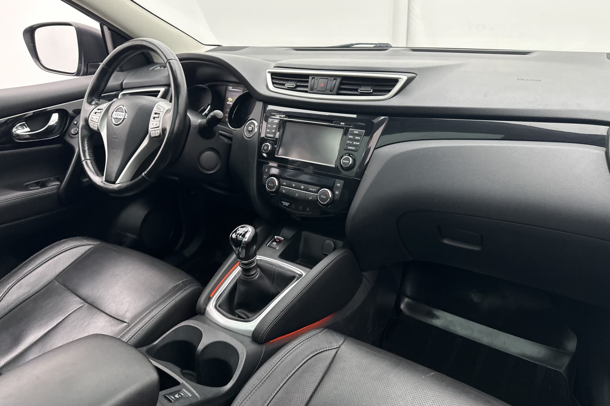 Nissan Qashqai 1.5 dCi 110hk Tekna Panorama Skinn 360° Navi