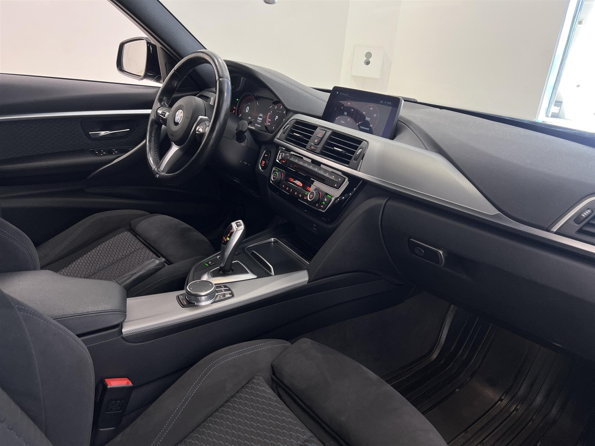 BMW 320d xDrive 190hk M Sport 2 Brukare Navi Hifi Drag