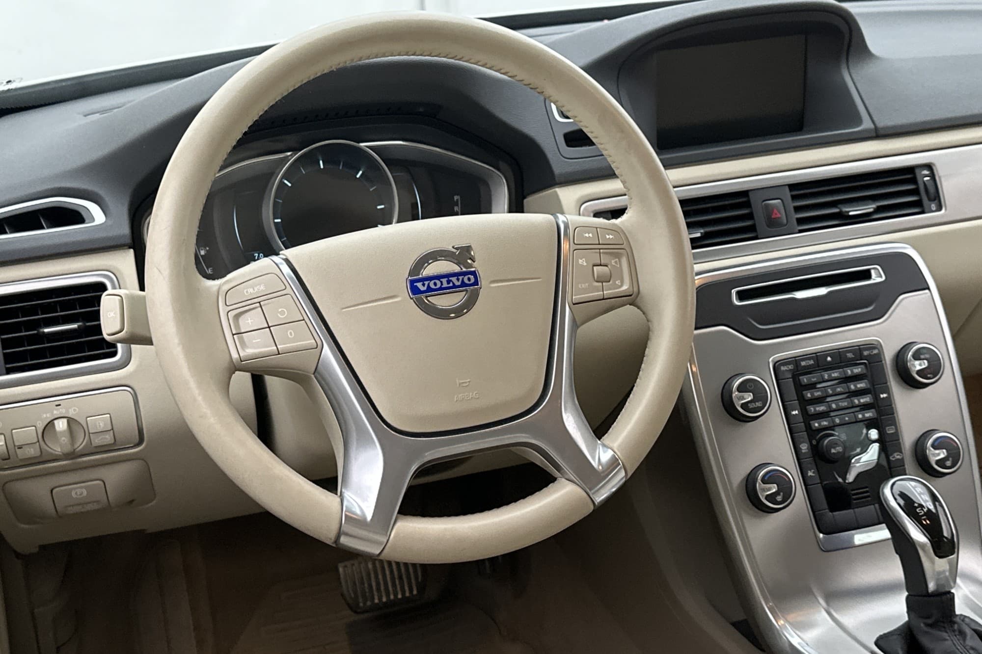 Volvo V70 D5 AWD Summum VOC Värmare P-Sensorer Skinn Elstol