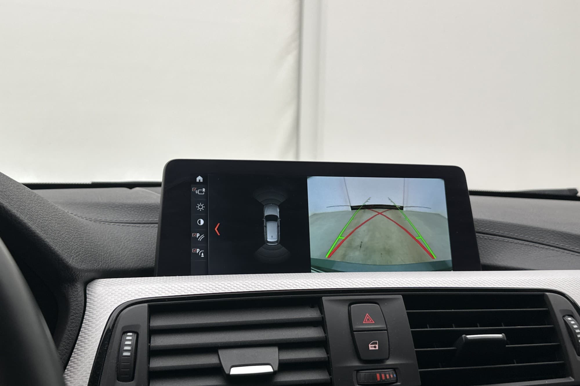 BMW 320 i xDrive Touring M Sport HiFi Navi Kamera Skinn