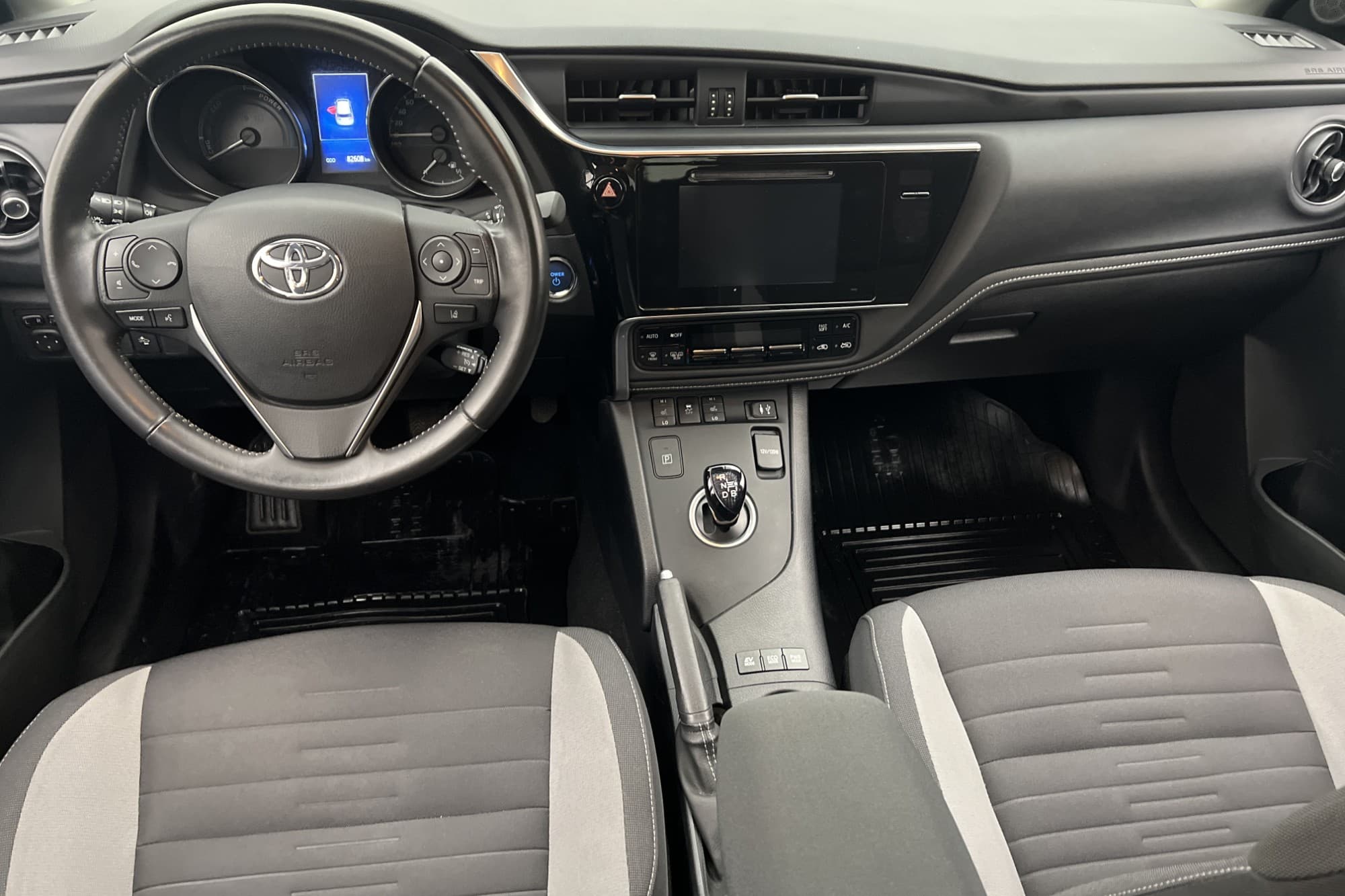 Toyota auris | Begagnade Toyota Auris bilar till salu | Riddermark Bil