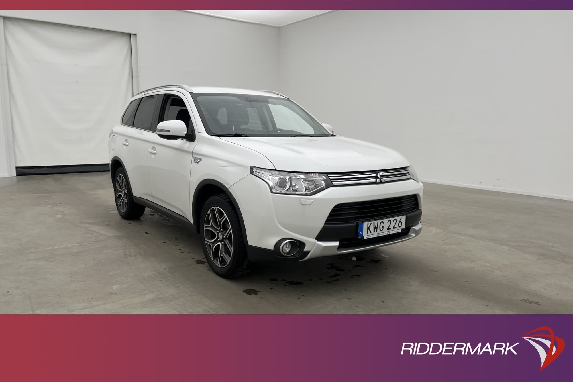 Mitsubishi Outlander PHEV 203hk 4WD Business Kamera GPS Drag