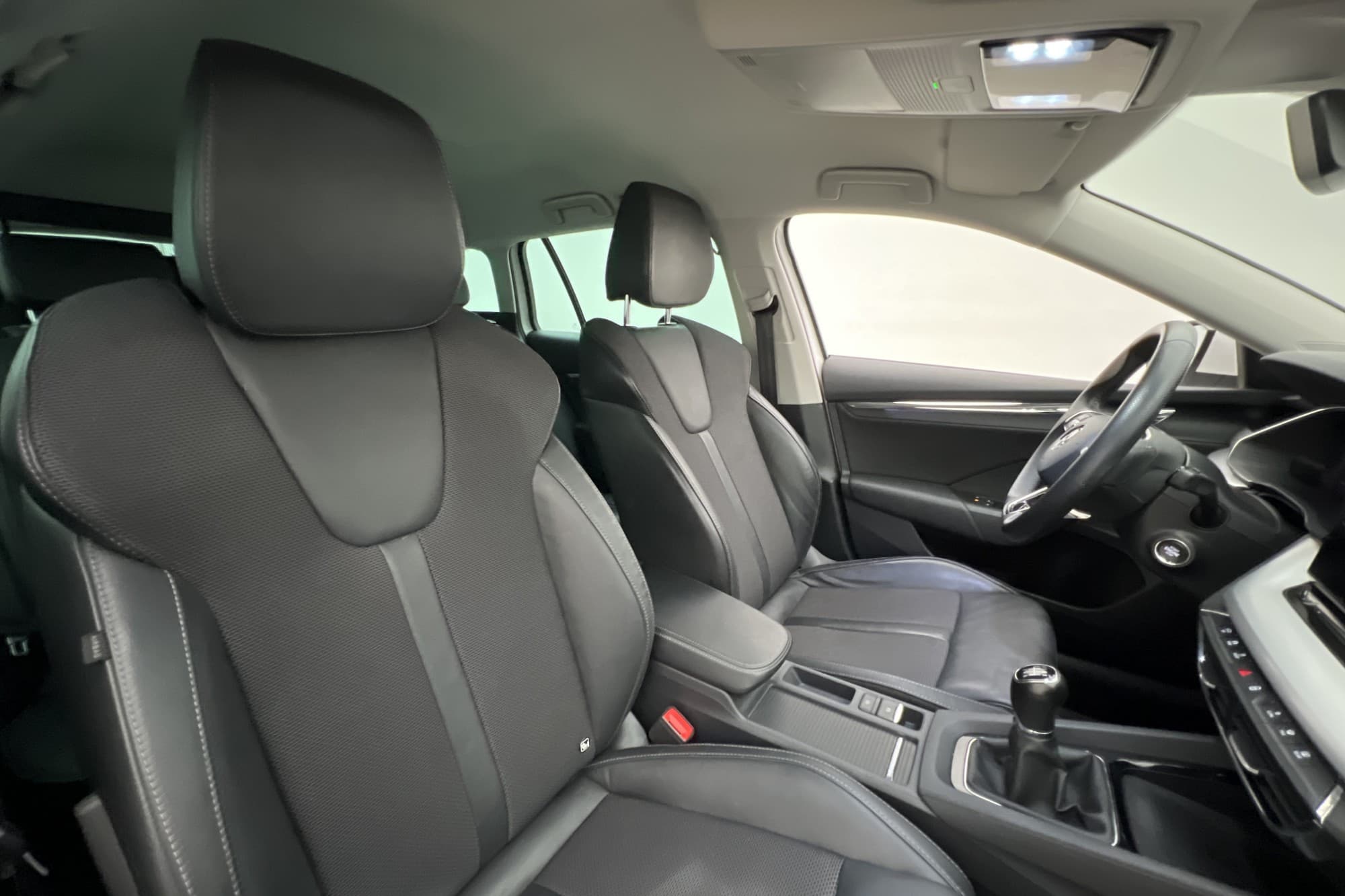 Škoda Octavia 1.0 TSI Keyless Navi CarPlay Adapt-fart Drag