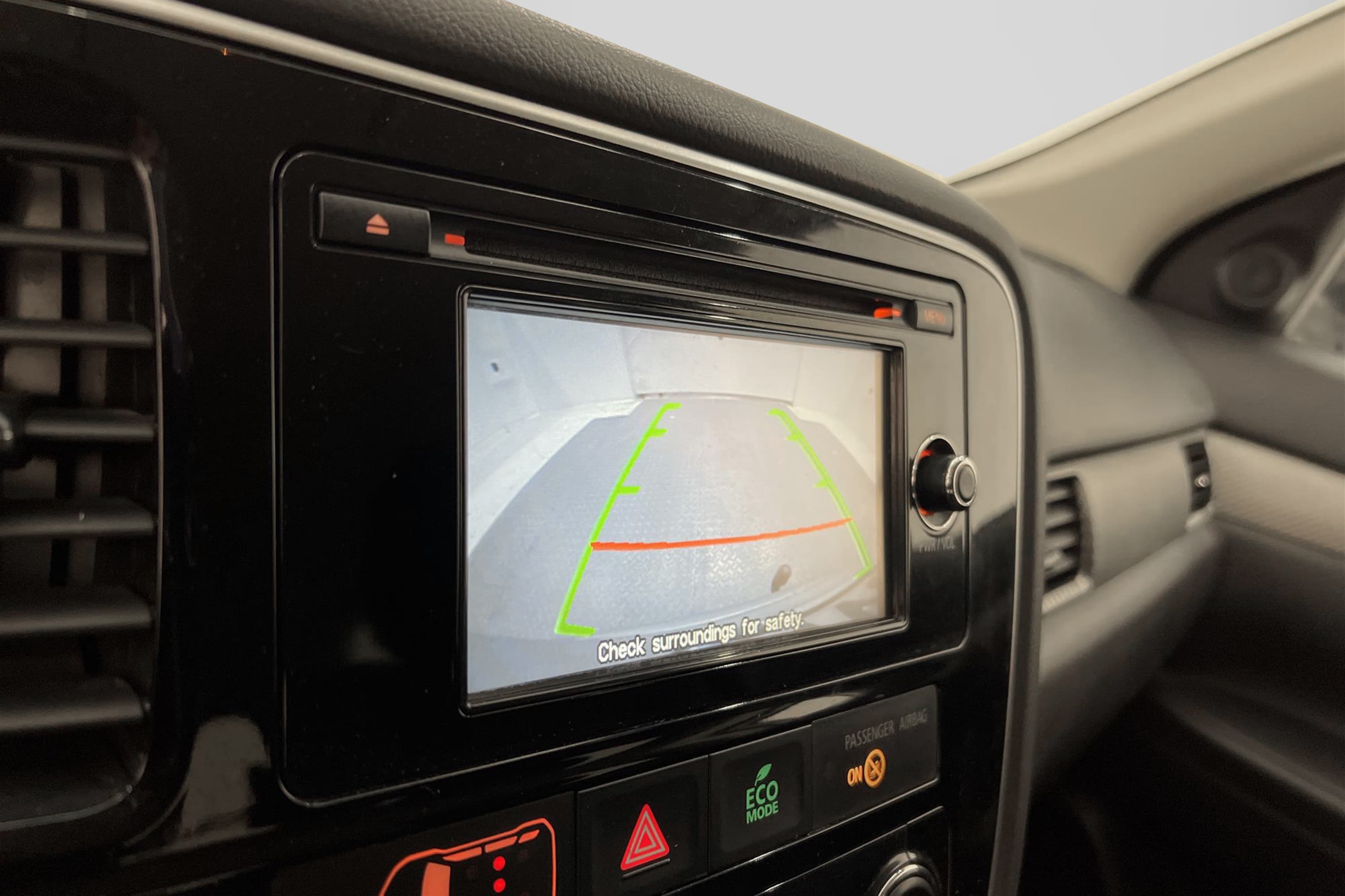 Mitsubishi Outlander 2.2 Di-D AWD M-Värm B-Kamera 0,54l/milinteriör