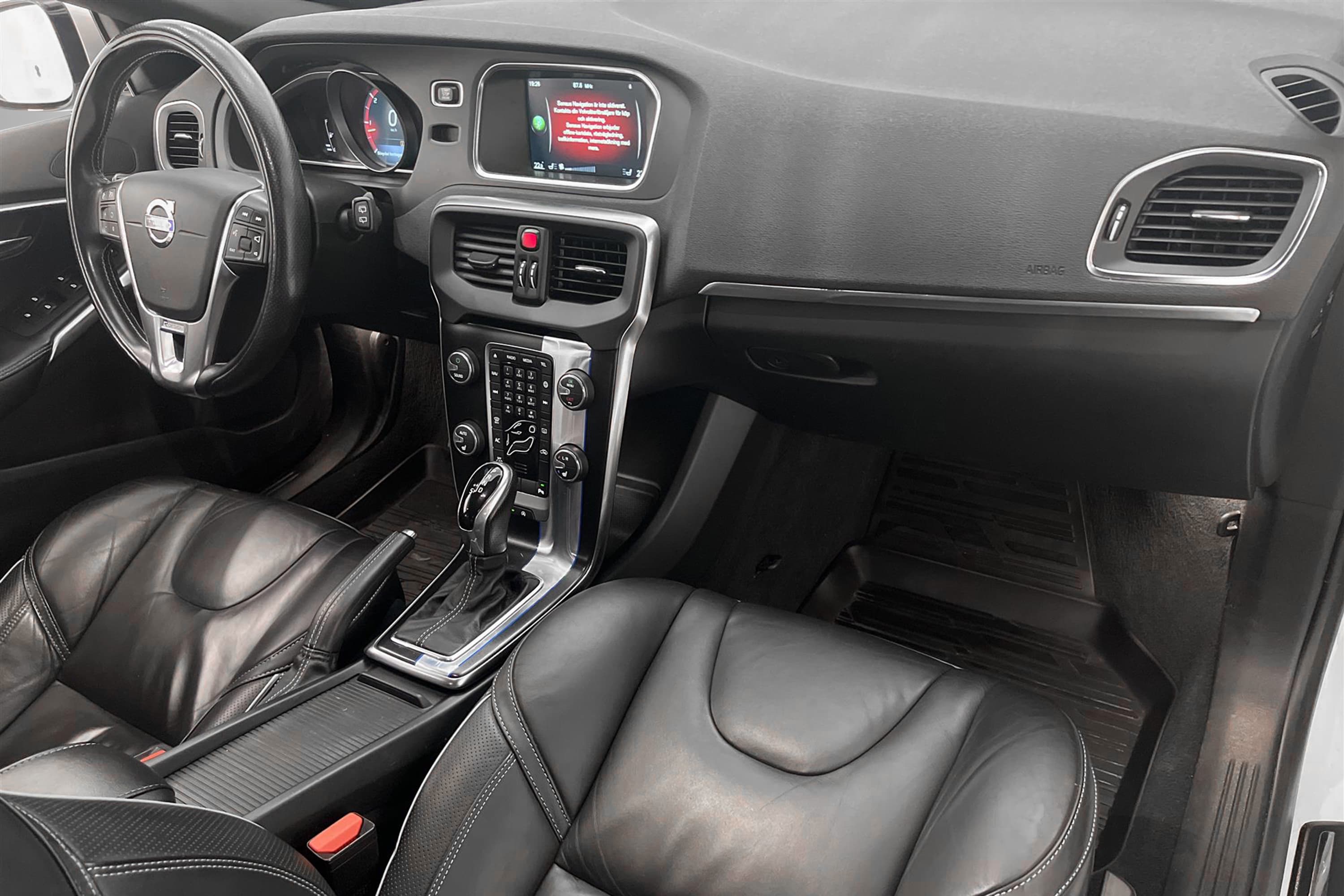 Volvo V40 D3 150hk R-Design VOC Värmare Helskinn 0,52l/milinteriör