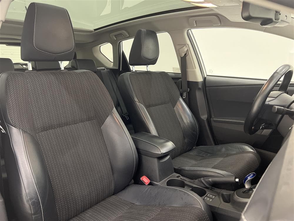 Toyota  Auris Hybrid e-CVT 136hk  M-Värm Pano Navi B-Kamera