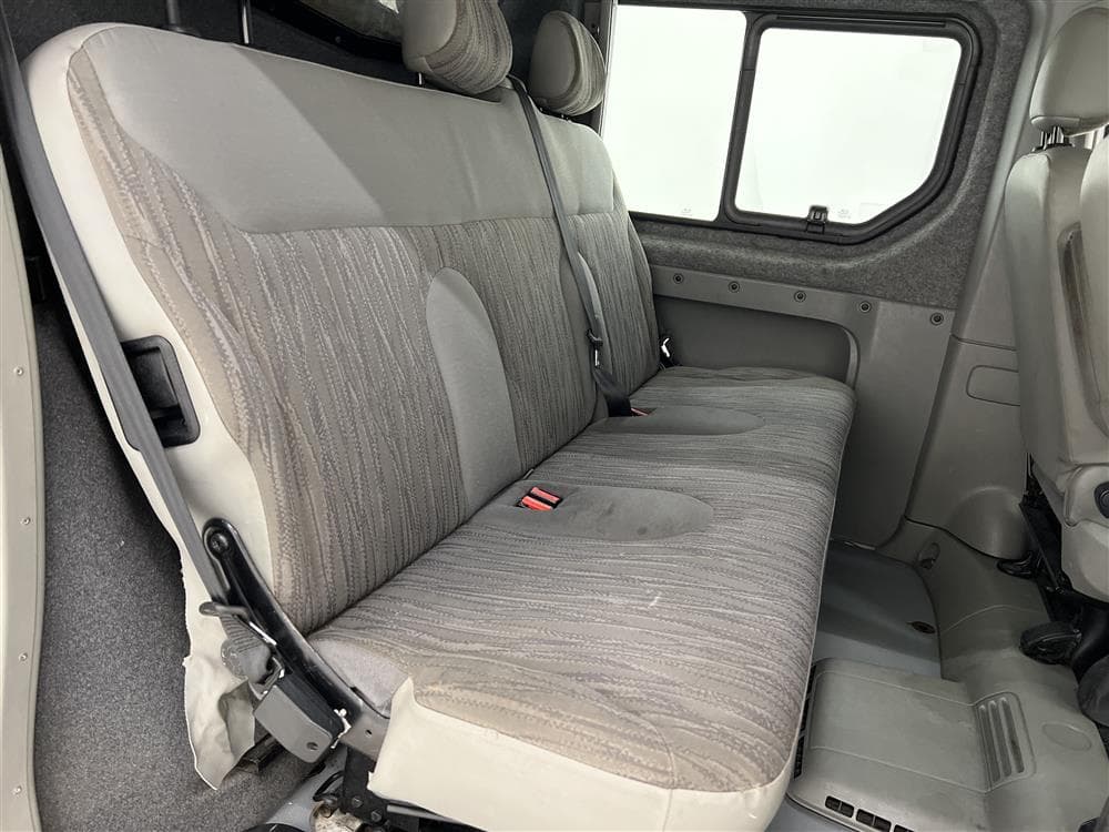 Nissan Primastar Crew Van 2.0 dCi Dragkrok Lång 5-sits interiör