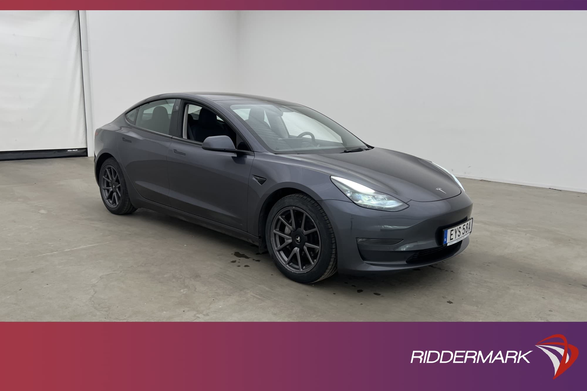 Tesla Model 3 Long Range AWD Autopilot Dragkrok Svensksåld