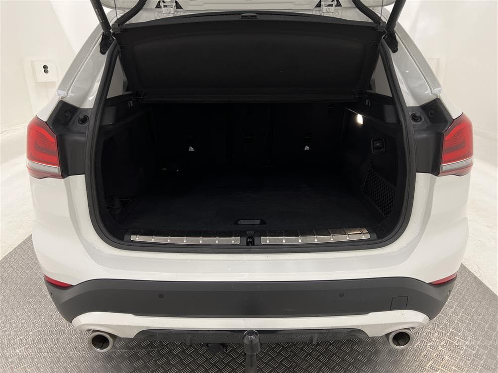 BMW X1 xDrive20d 190hk Sport Line Moms HUD HiFi Navi Draginteriör