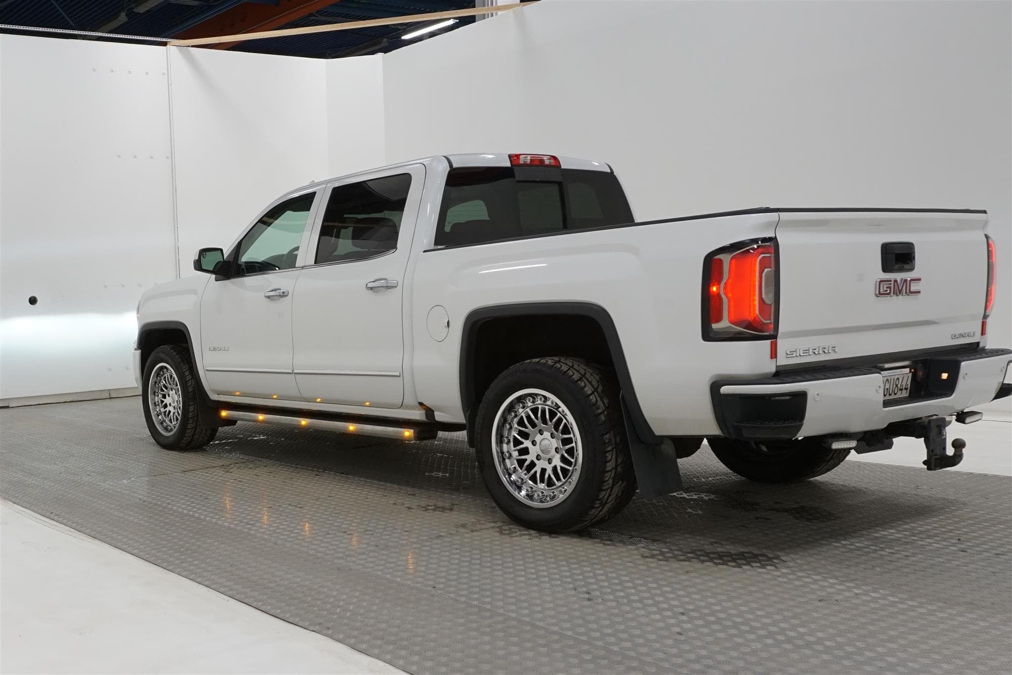 GMC Sierra Denali 6.2 V8 4WD 426HK Taklucka Moms exteriör