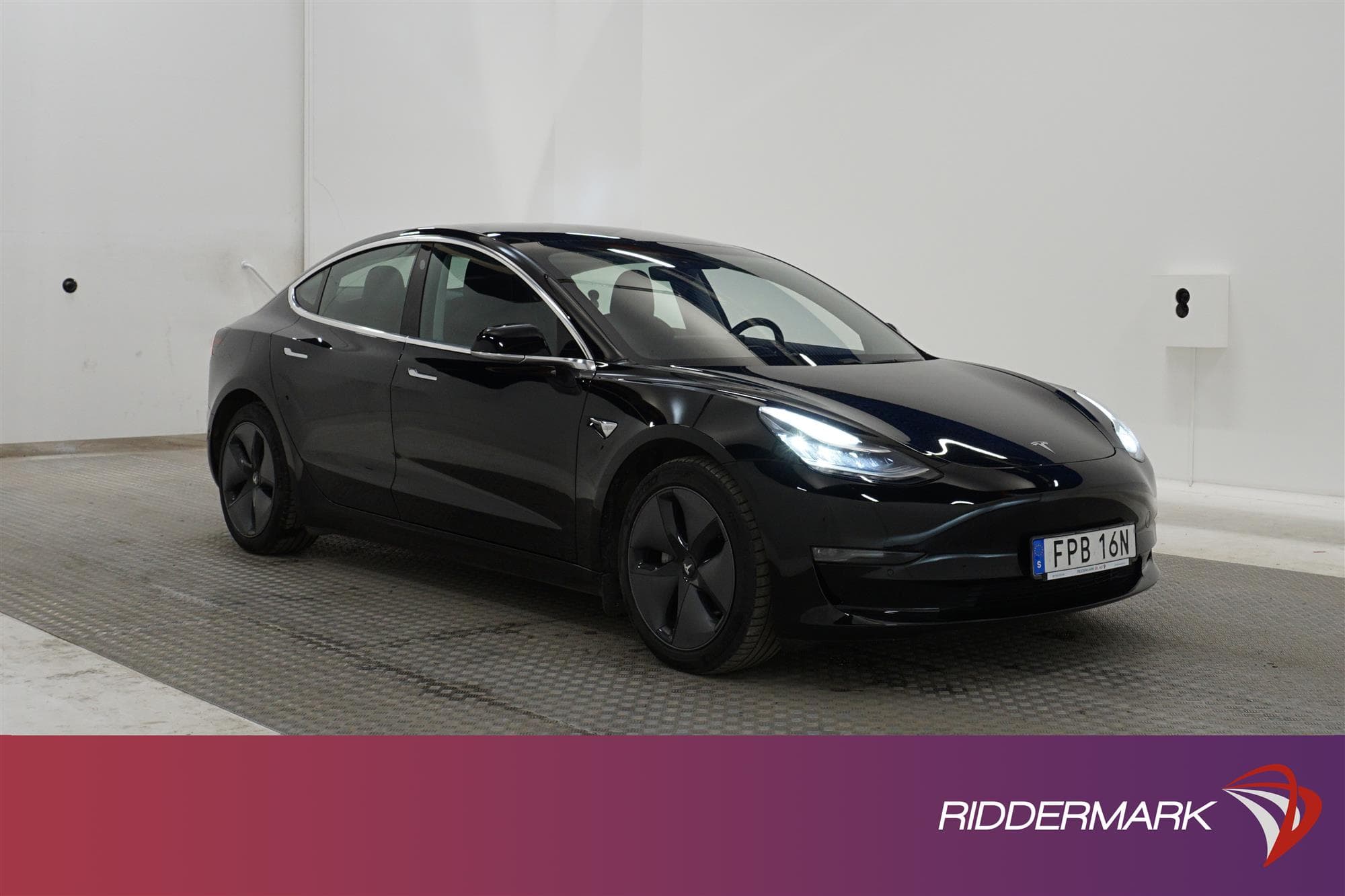 Tesla Model 3 Long Range 440hk Svensksåld Moms Leasbar
