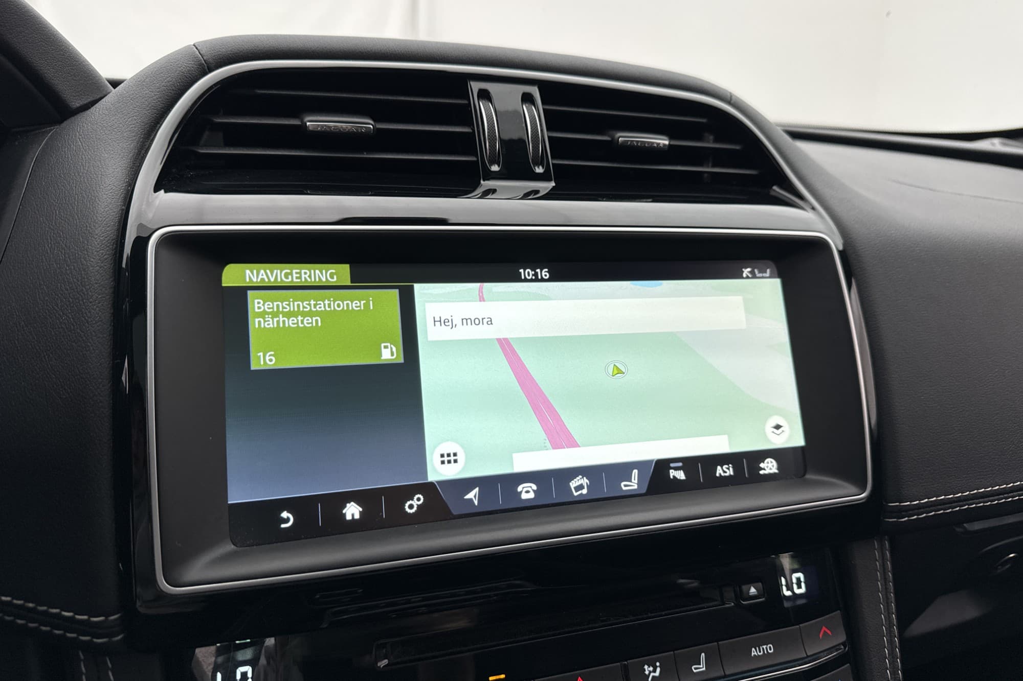 Jaguar F-Pace 20d AWD 180hk R-Sport Pano Meridian Navi Skinn