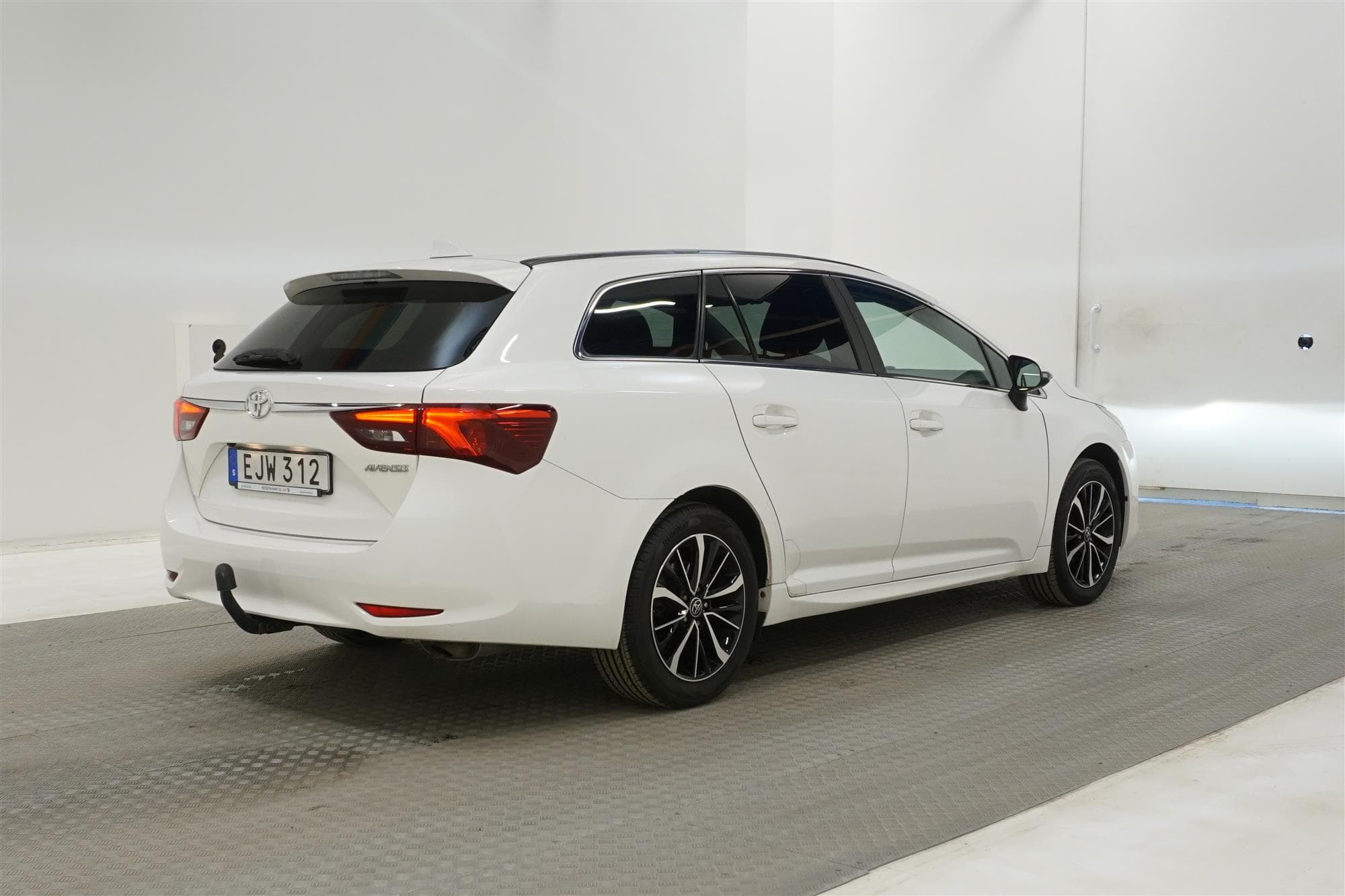 Toyota Avensis Kombi 1.8 147hk Navi B-Kam Drag Låg Skatt