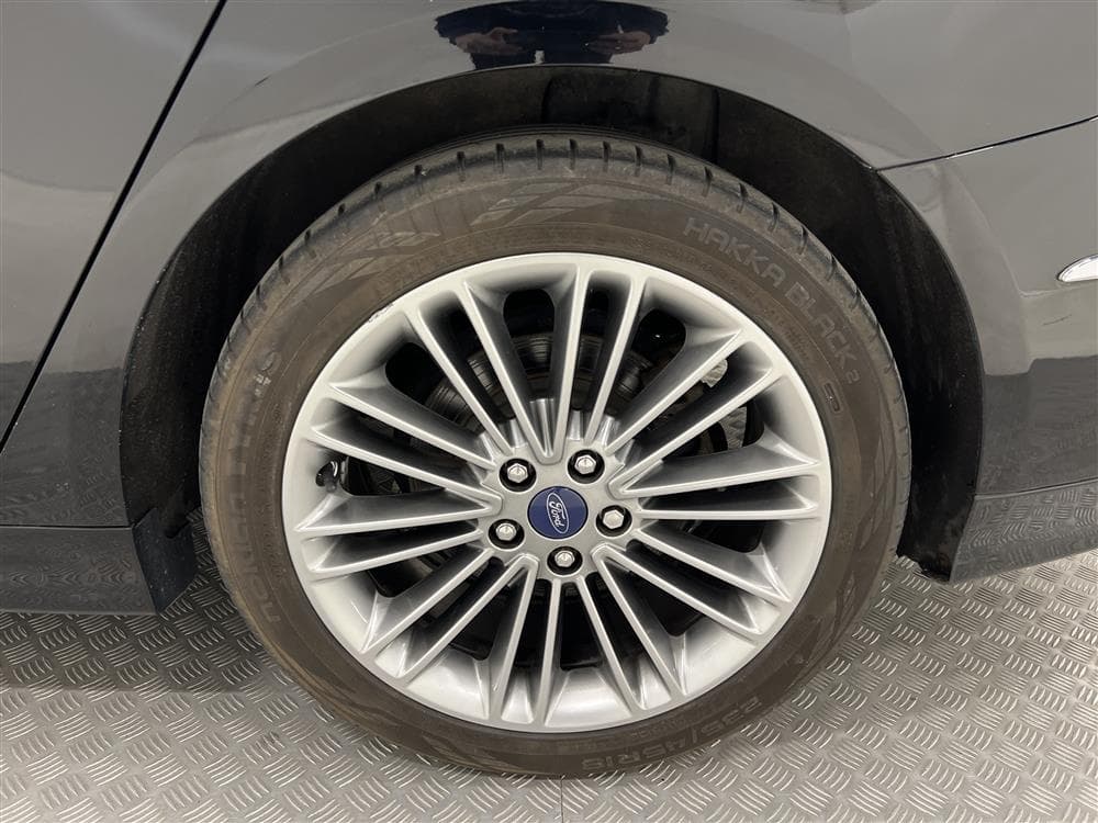Ford Mondeo Vignale 180hk AWD Värmare Skinn B-kamera Draginteriör